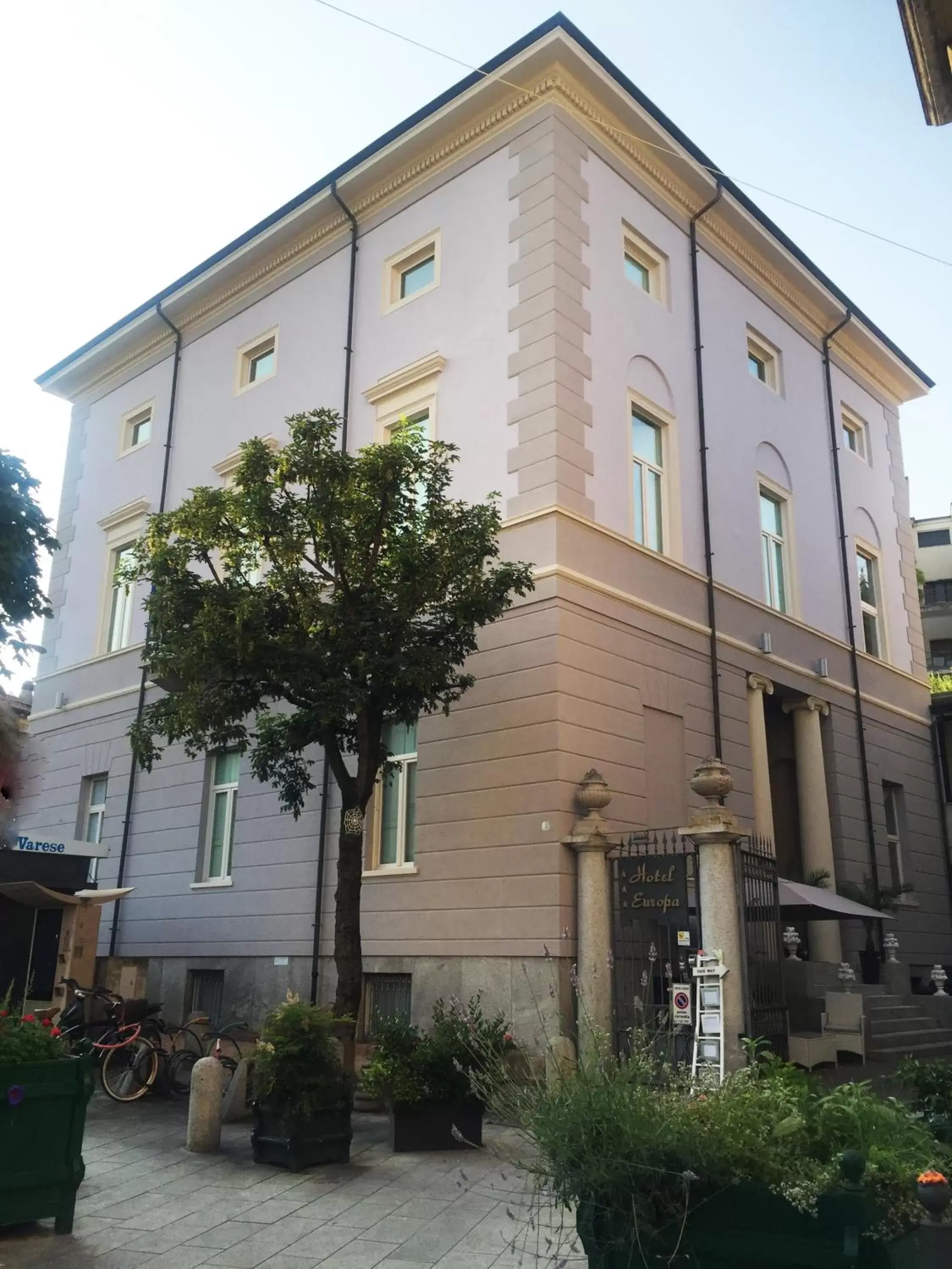 Facade/entrance, Property Building in Hotel Europa Varese