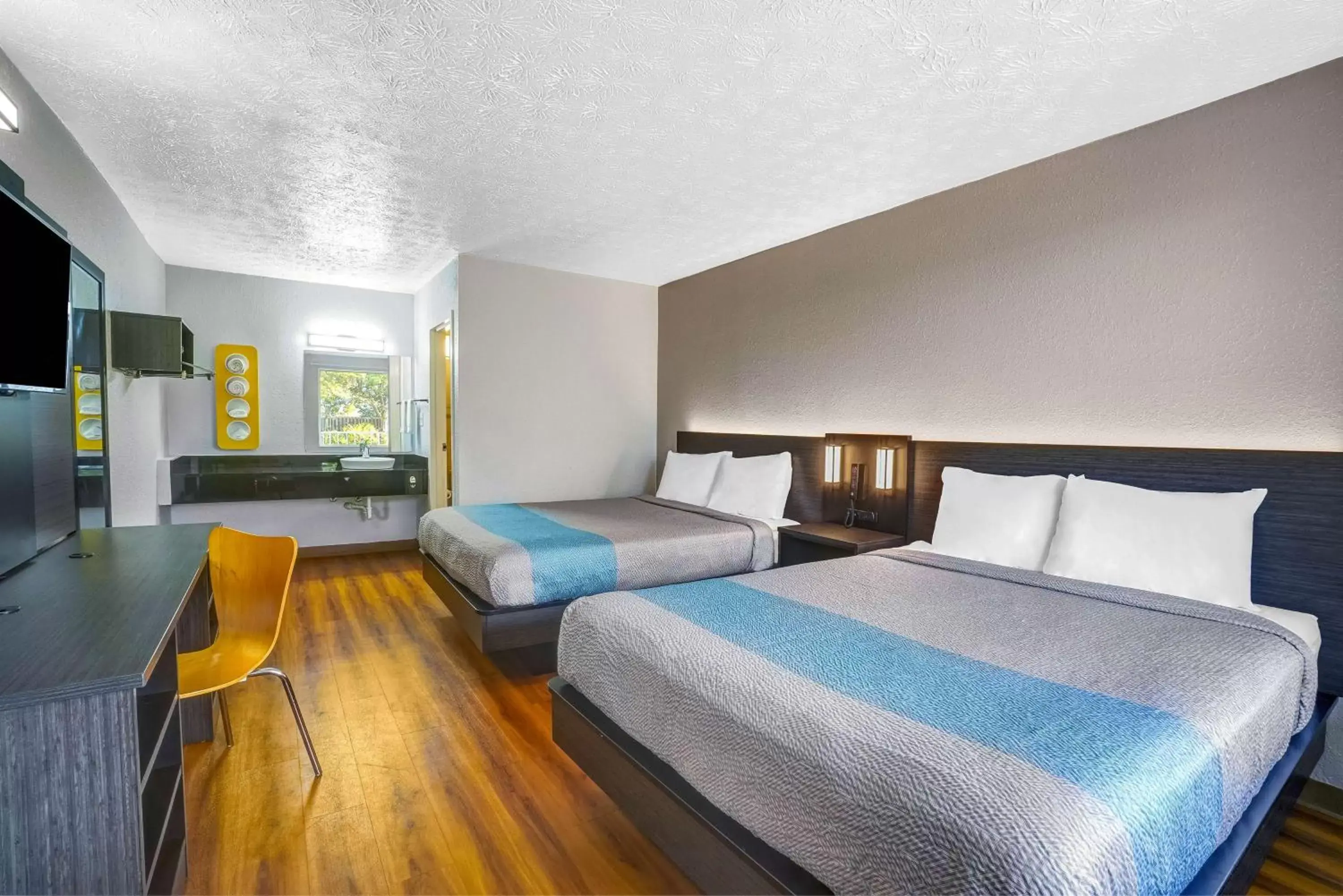 Queen Room with Two Queen Beds - Disability Access - Roll In Shower in Motel 6 Lexington I-75 Hamburg Queen Room with Two Queen Beds - Disability Access - Roll In Shower in Motel 6 Lexington I-75 Hamburg