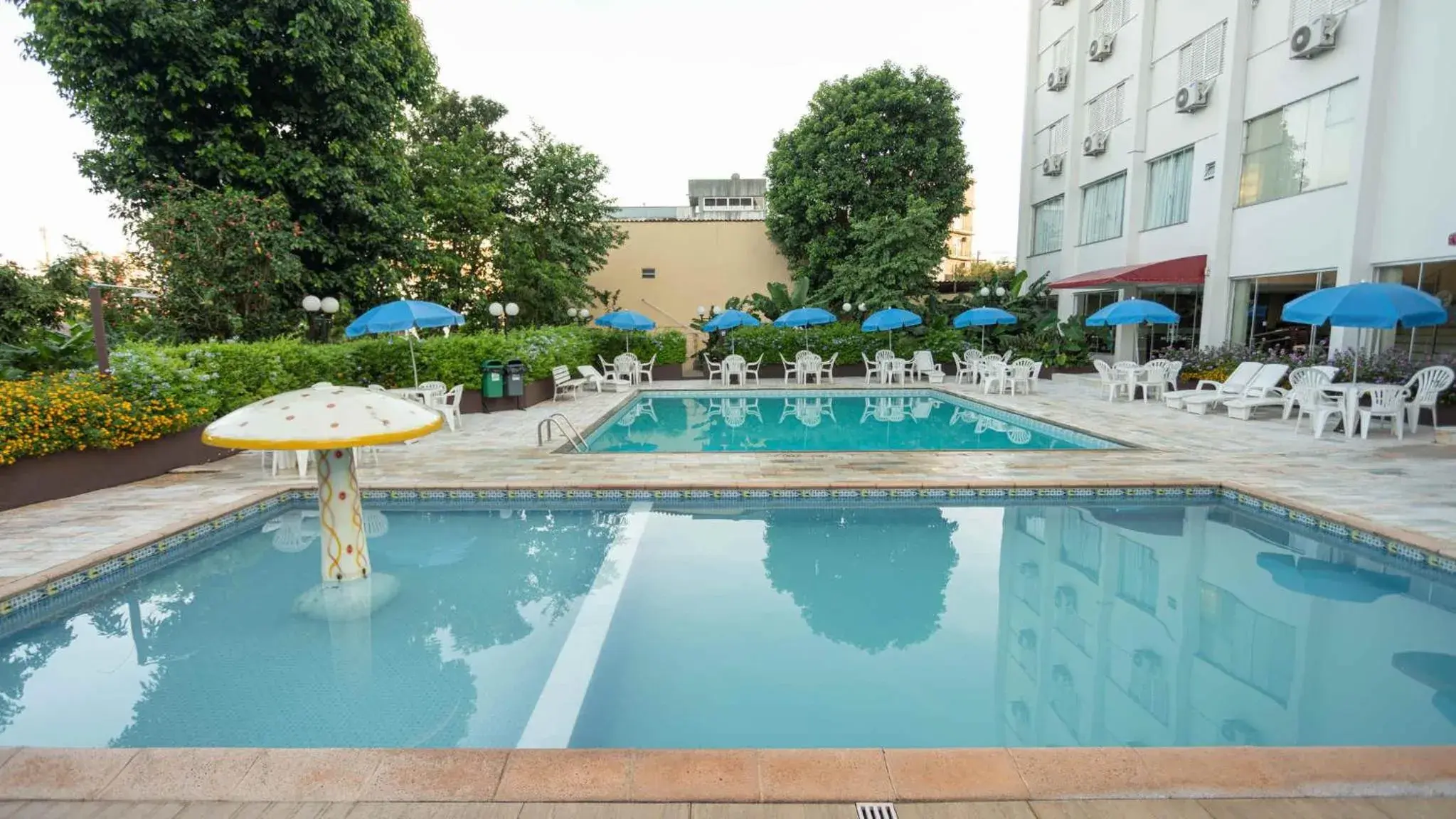 Property building, Swimming Pool in San Juan Tour