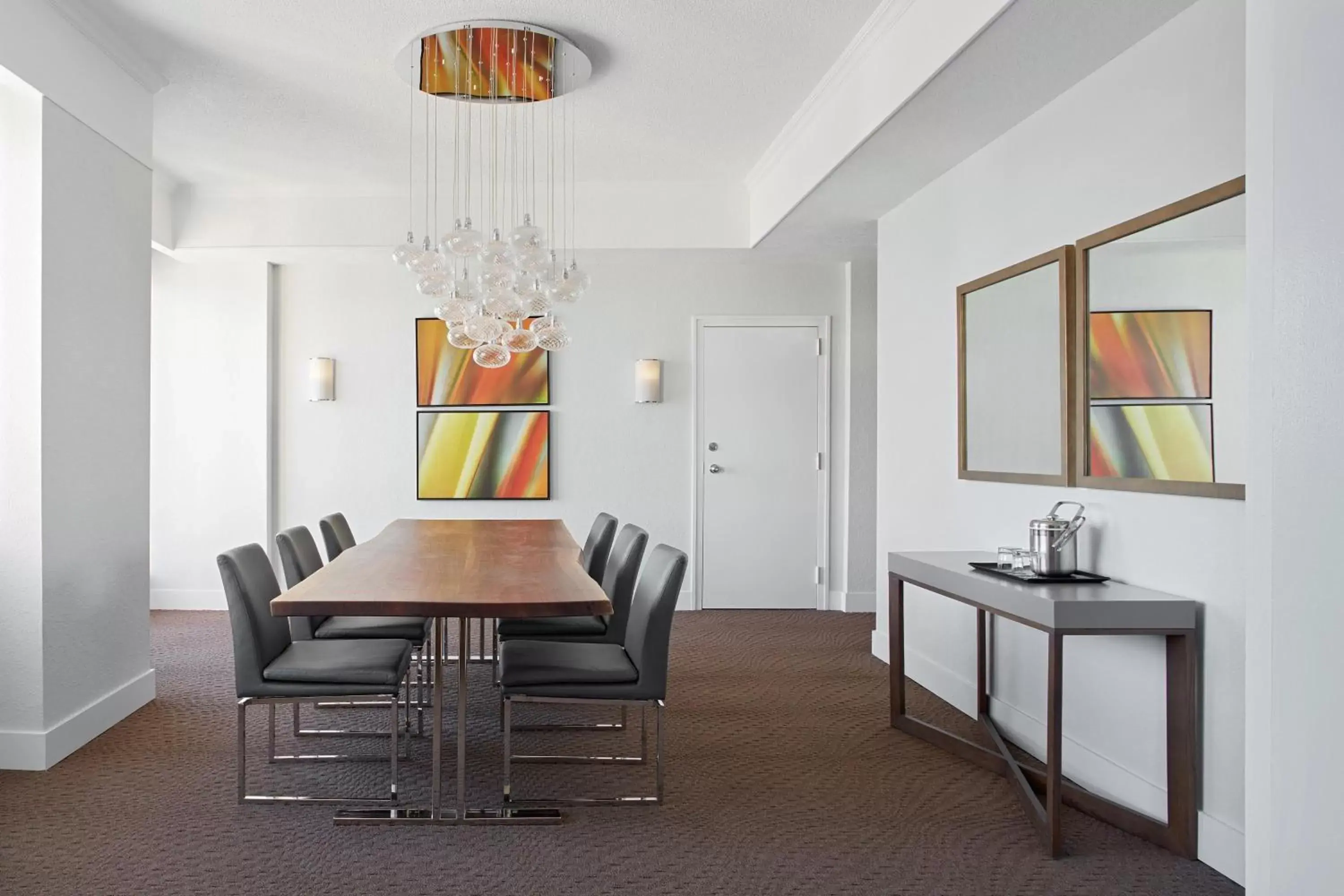 Bedroom, Dining Area in Sheraton Parkway Toronto North Hotel & Suites