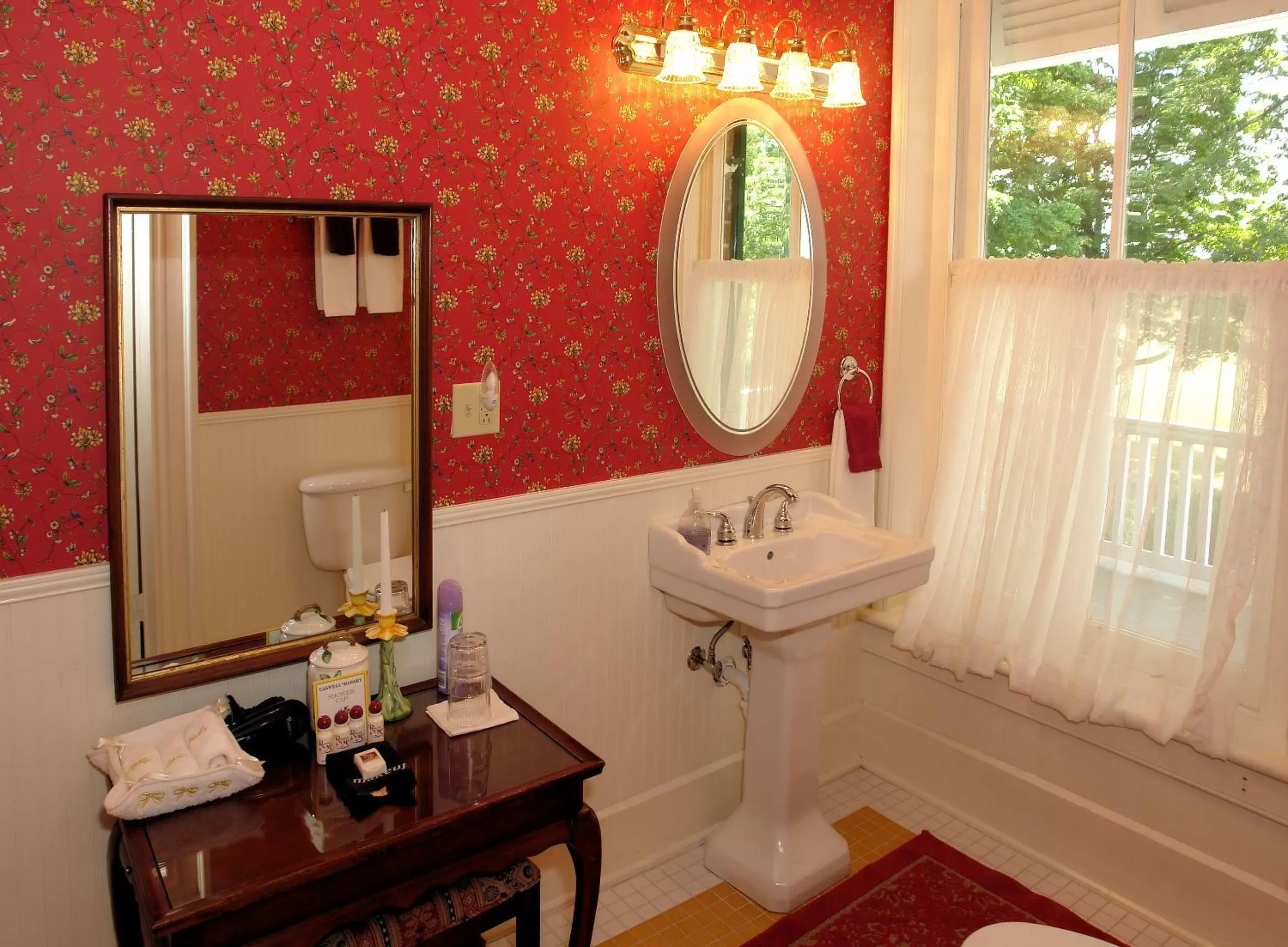 Bedroom, Bathroom in Rockwood Manor Bed & Breakfast