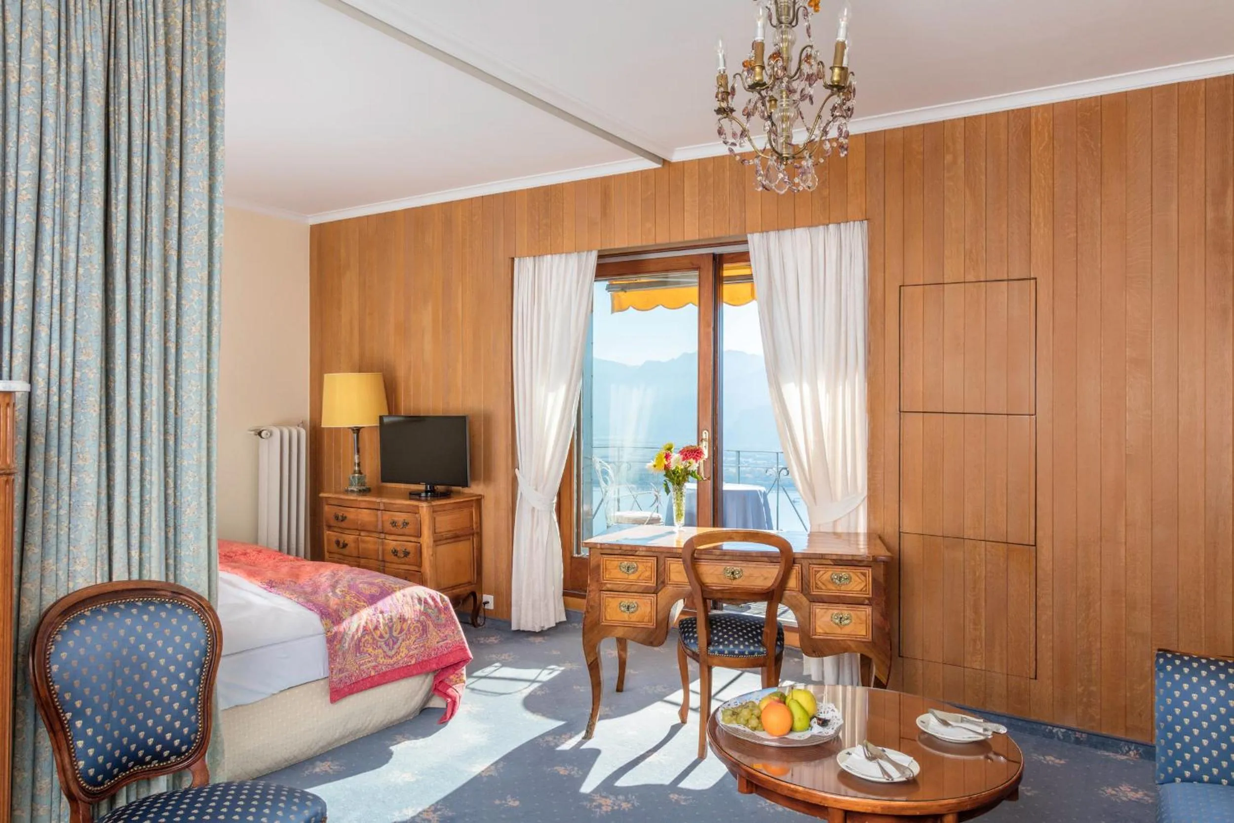 Deluxe Double Room with Lake View in Hotel Victoria Glion