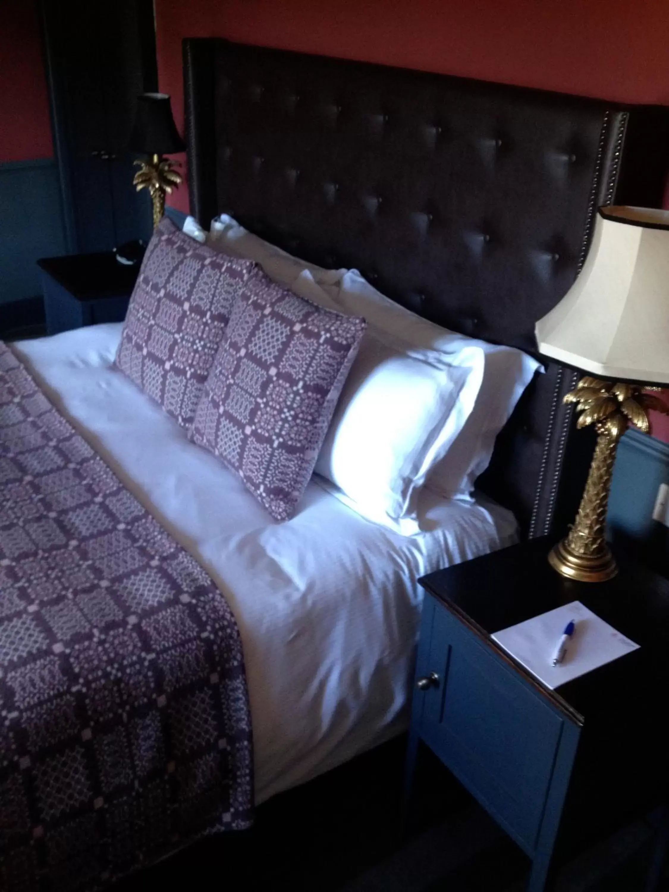 Decorative detail, Bed in The Crown And Thistle, Abingdon Decorative detail, Bed in The Crown And Thistle, Abingdon