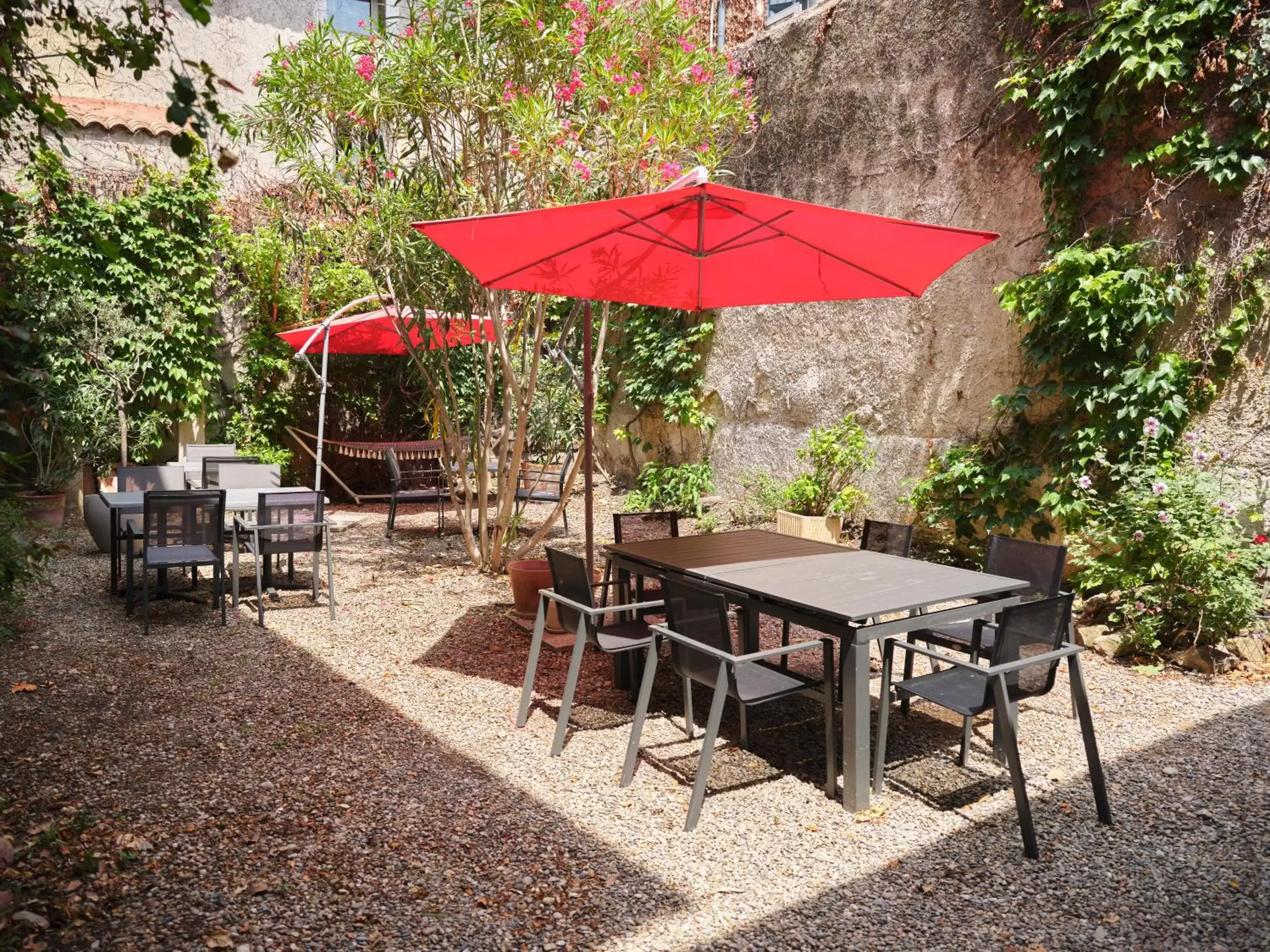 Patio in Le Clos d'Orange, Hotel & ville de Provence