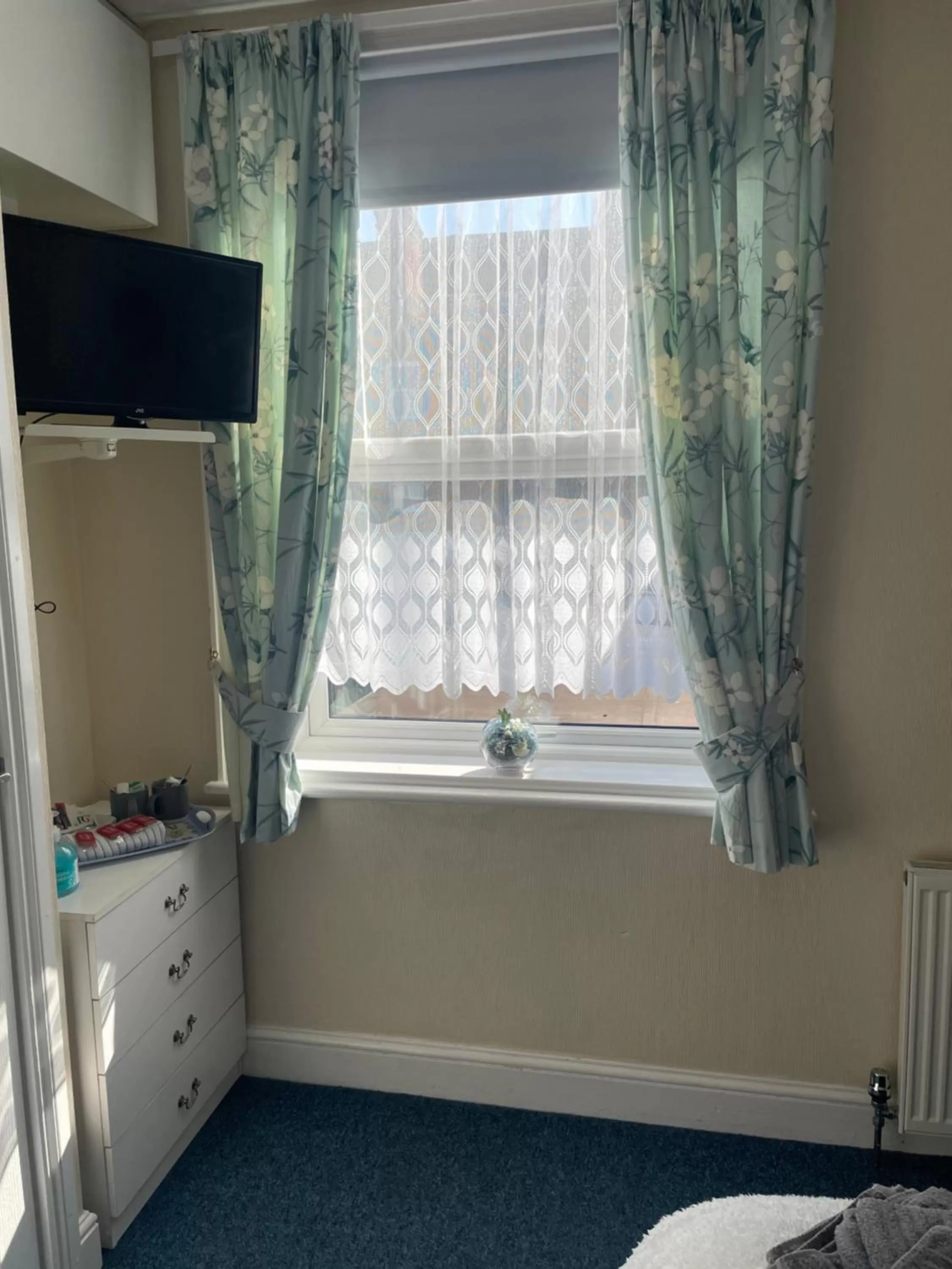 TV/Entertainment Center in Ivydene Guest House