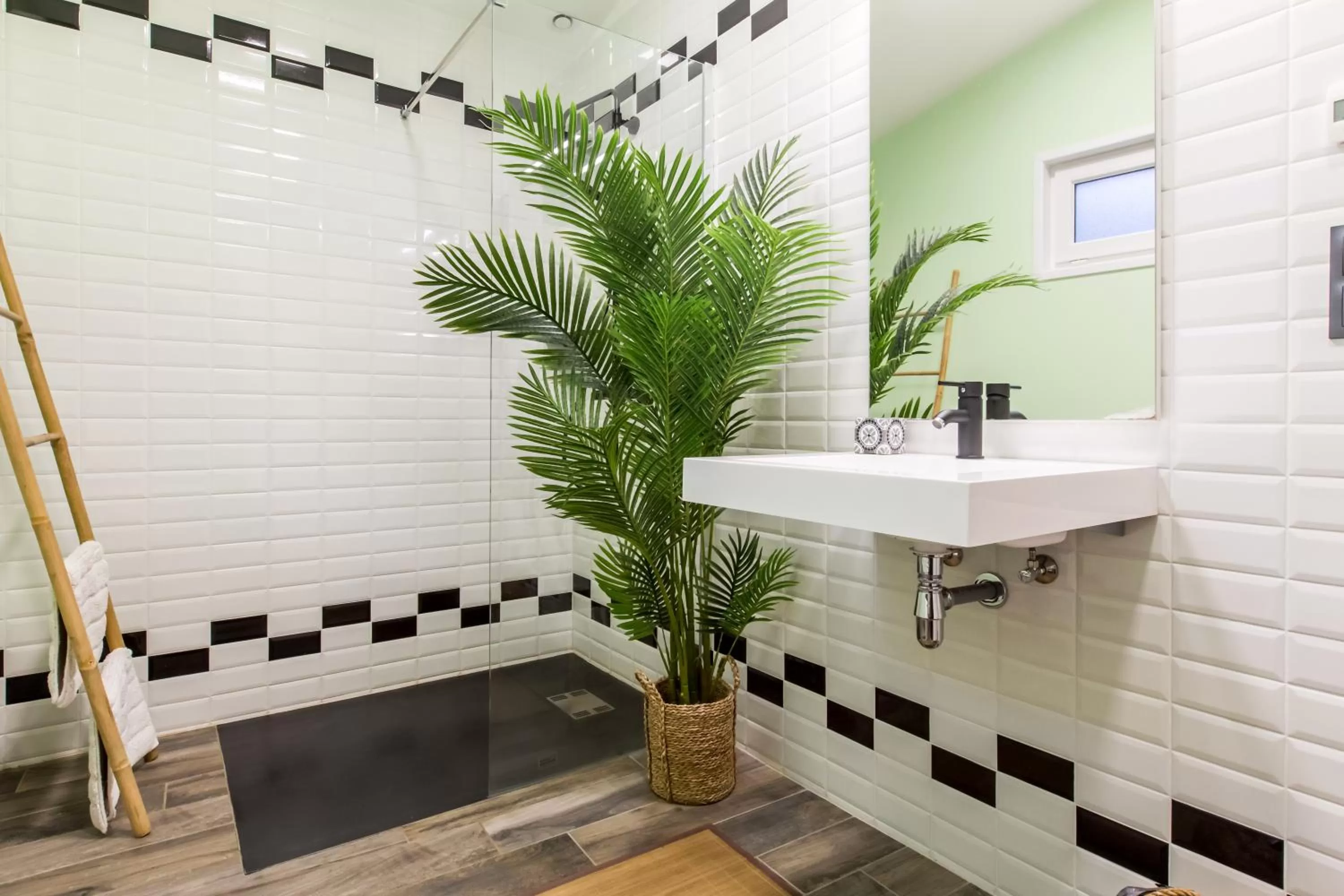 Shower in Le Dortoir des Templiers