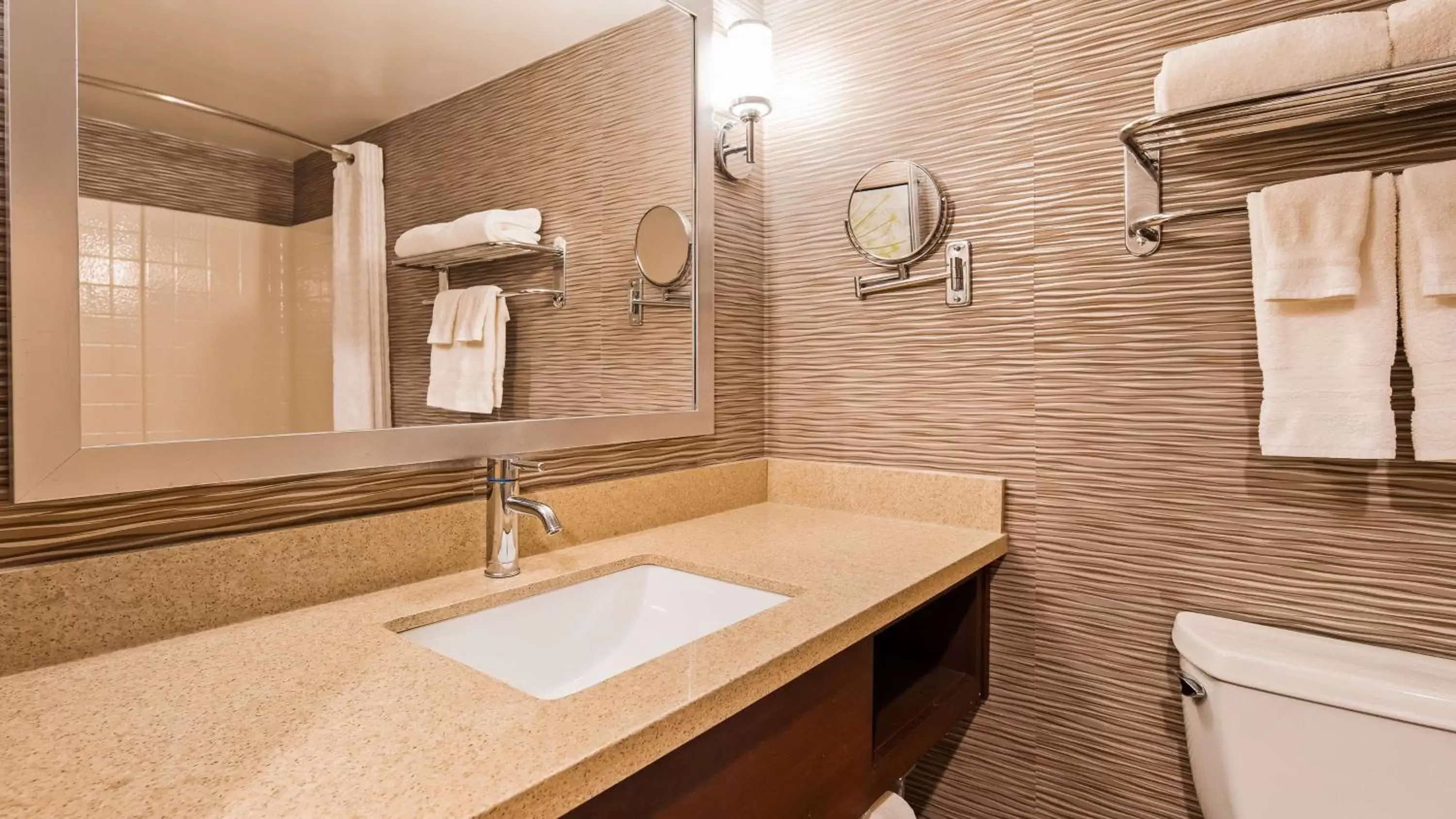 Bathroom in Best Western Plus Rama Inn & Suites