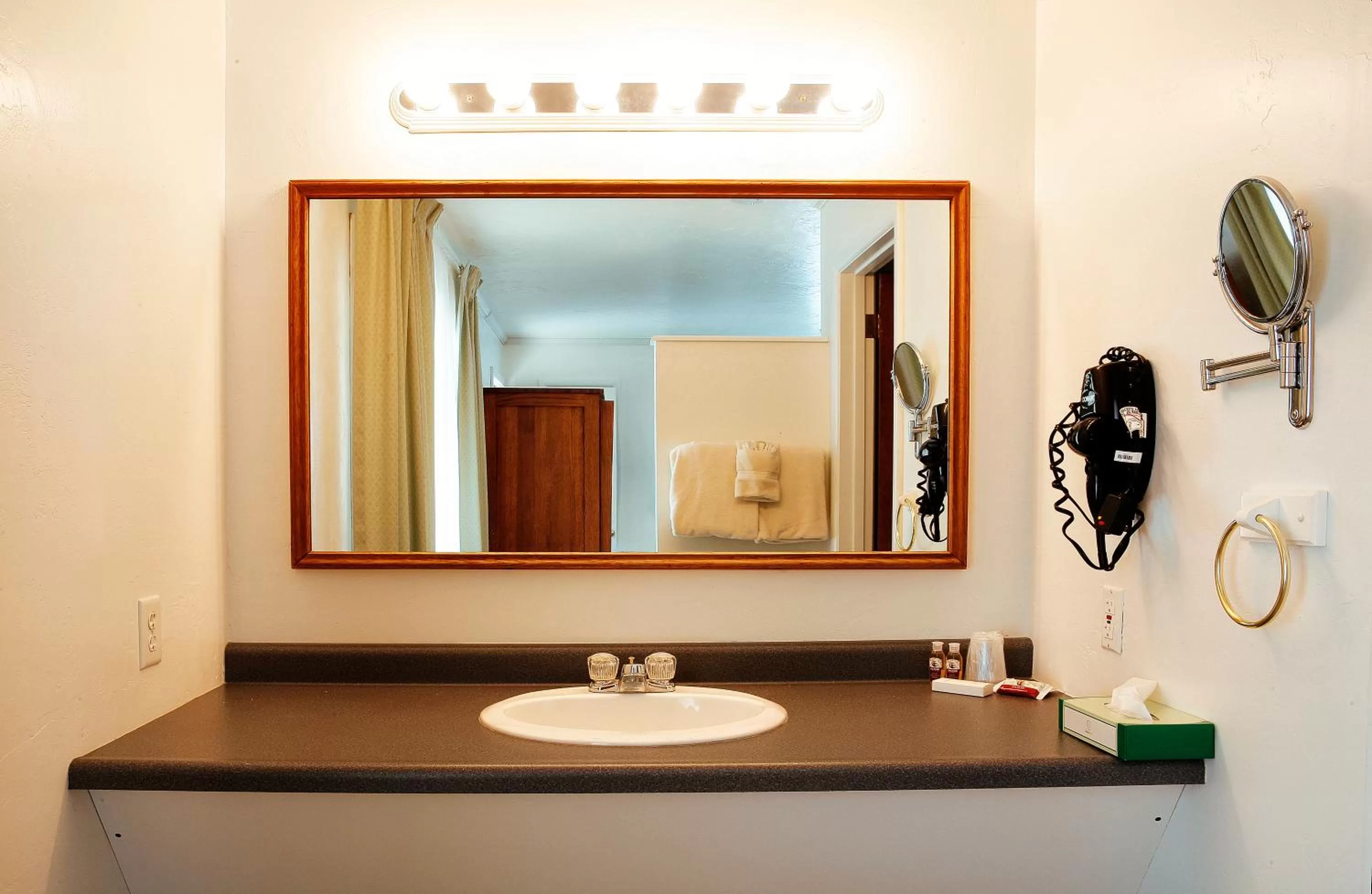 Bathroom in Peninsula Park-View Resort