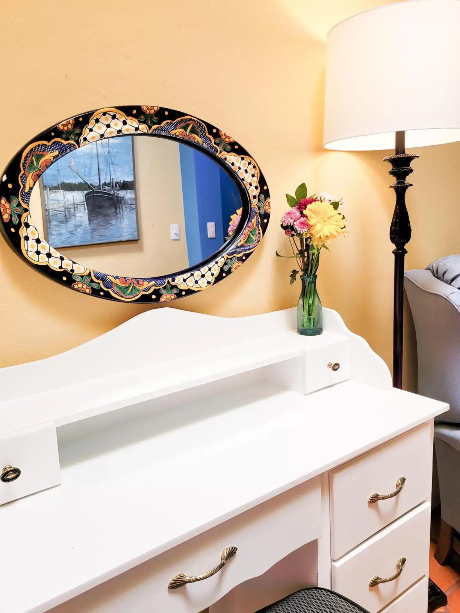 Seating area, Bathroom in Estrellita's Bed & Breakfast