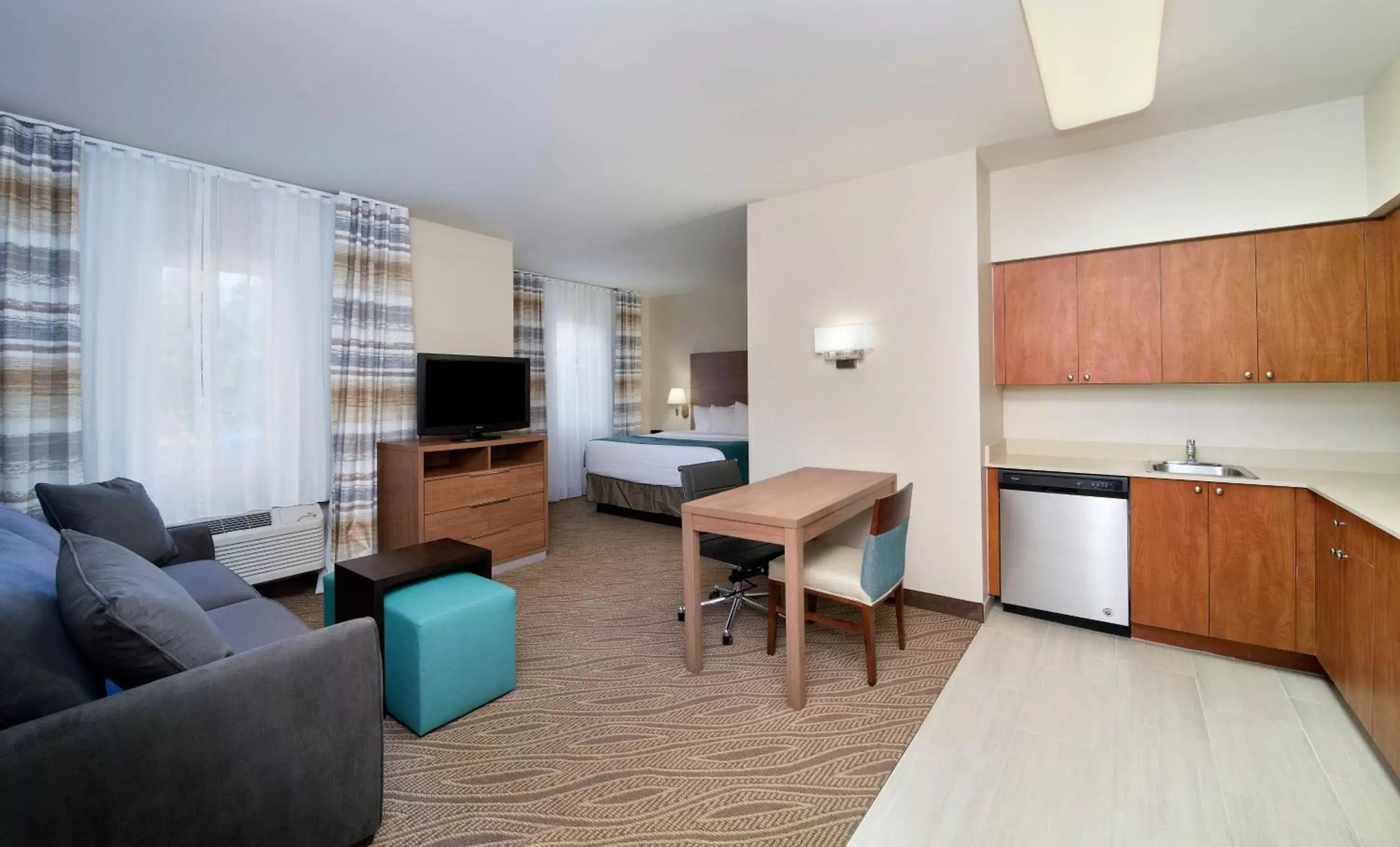 Kitchen or kitchenette, Seating Area in Hawthorn Suites by Wyndham Naples