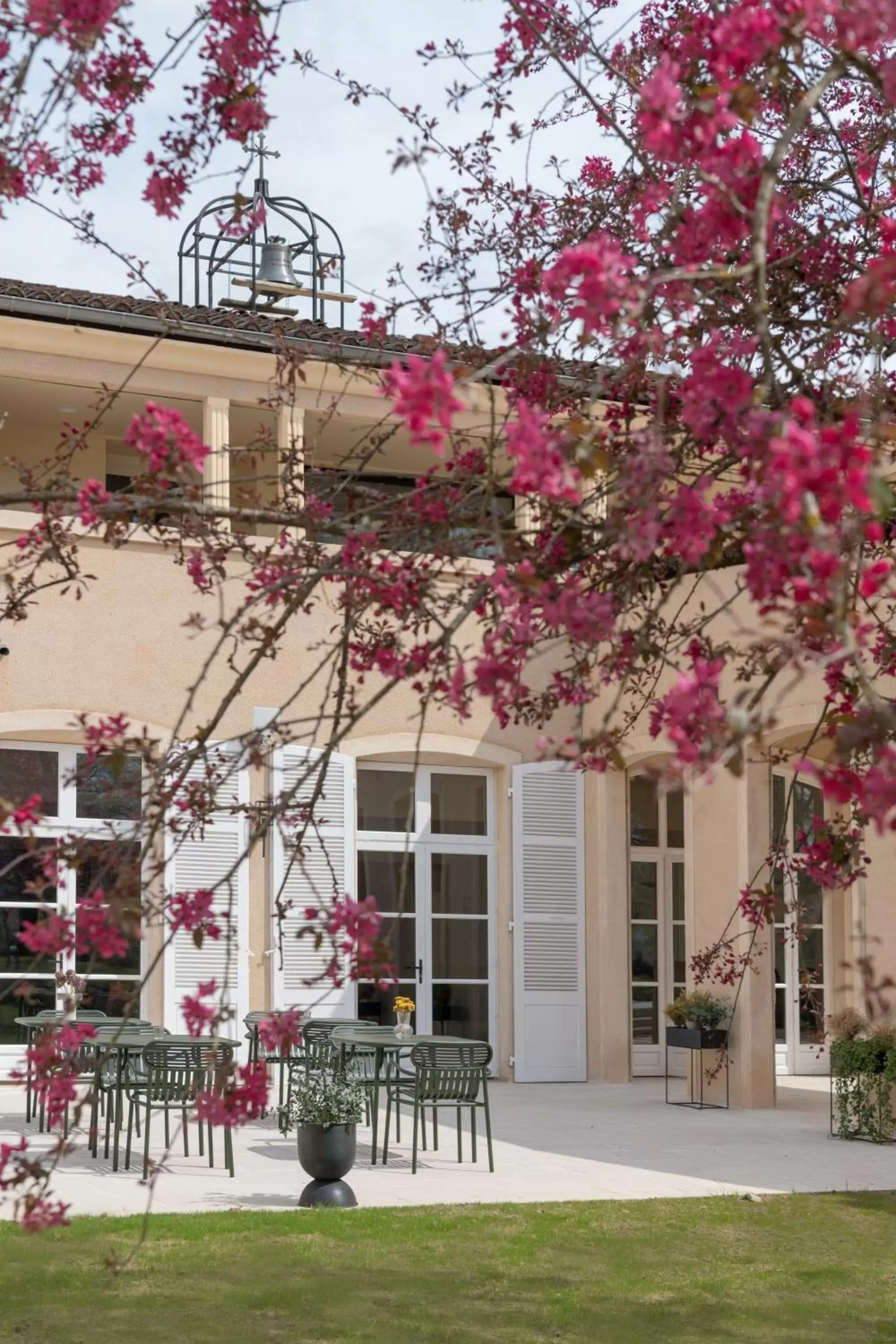 Balcony/Terrace, Property Building in Hôtel Le Prieuré