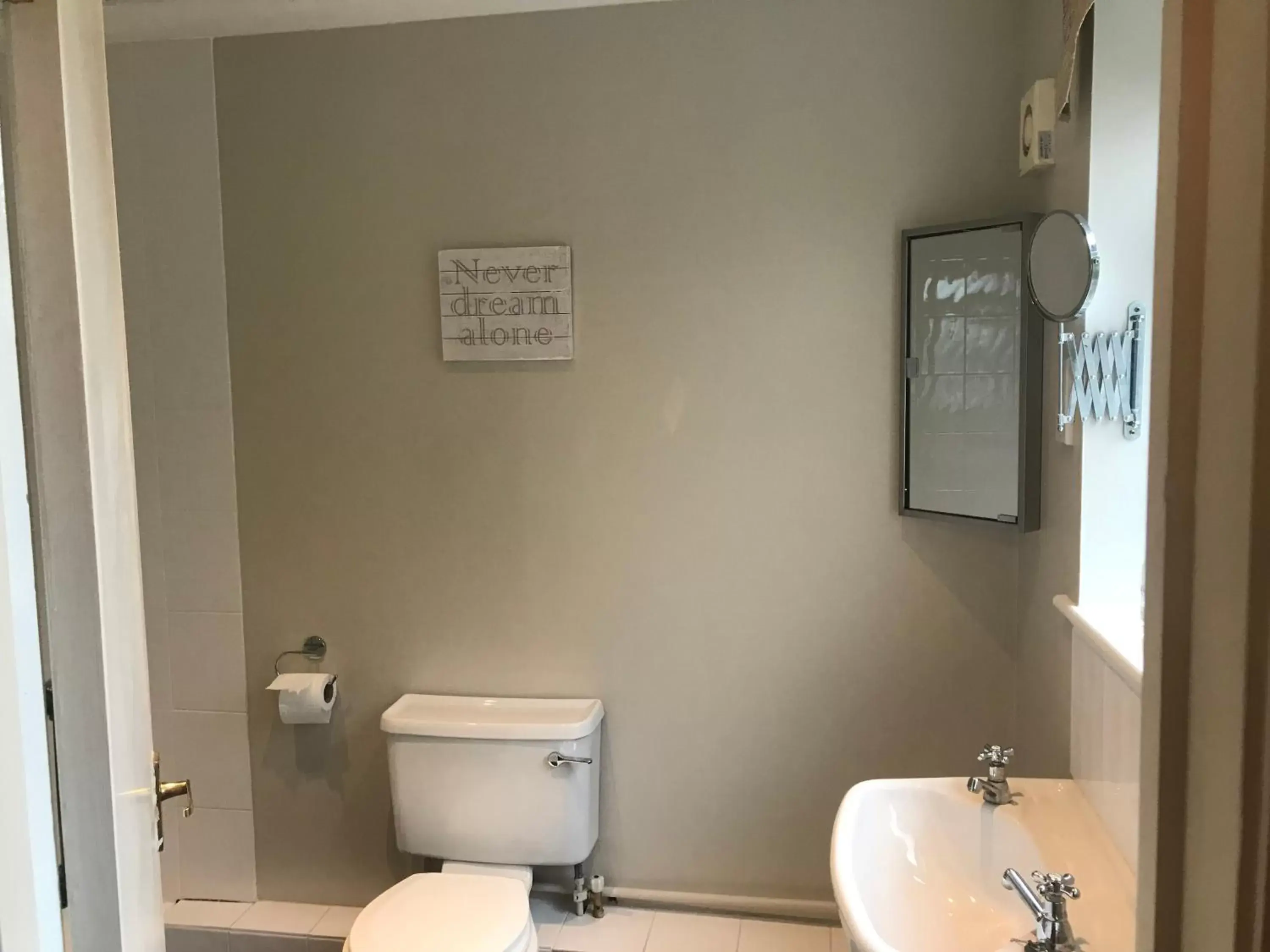 Bathroom in The Kings Arms (Scalford)