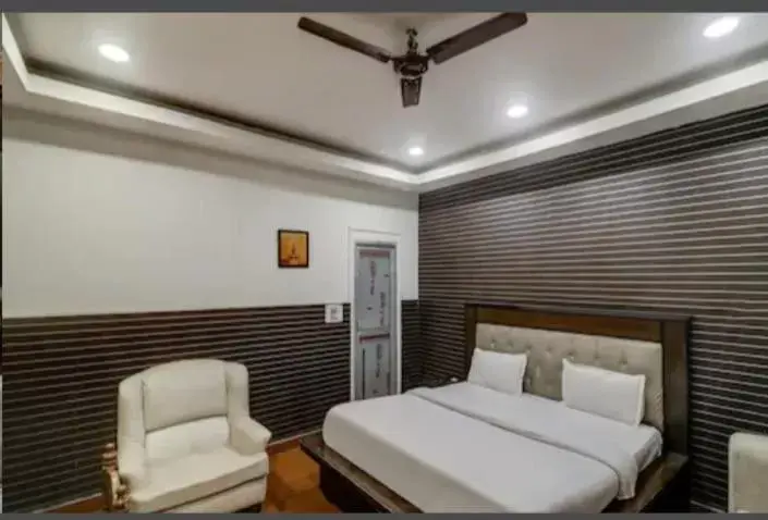 Standard Double Room with Fan in HOTEL Royal Plaza Standard Double Room with Fan in HOTEL Royal Plaza