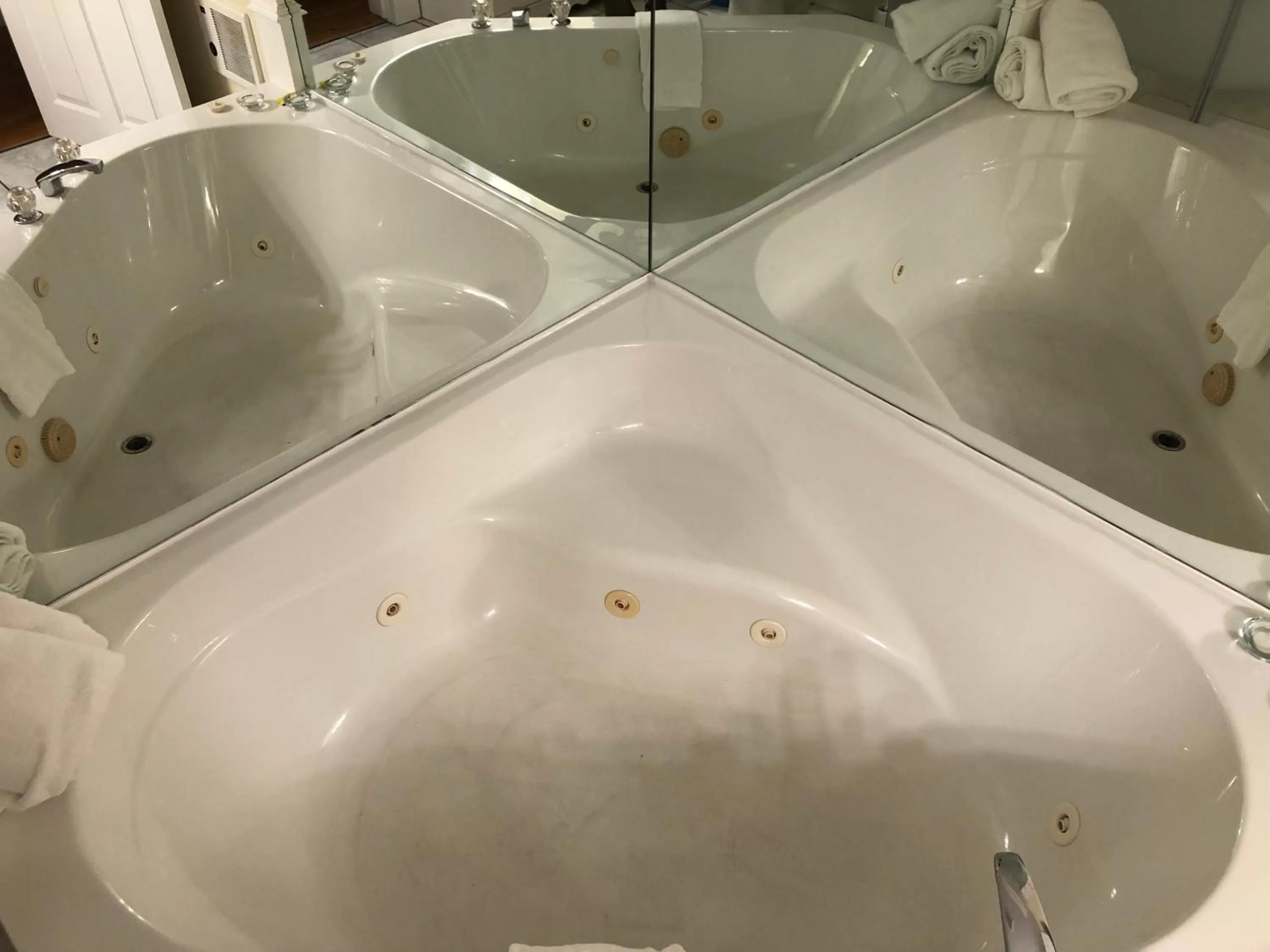 Bath in Leaside Manor