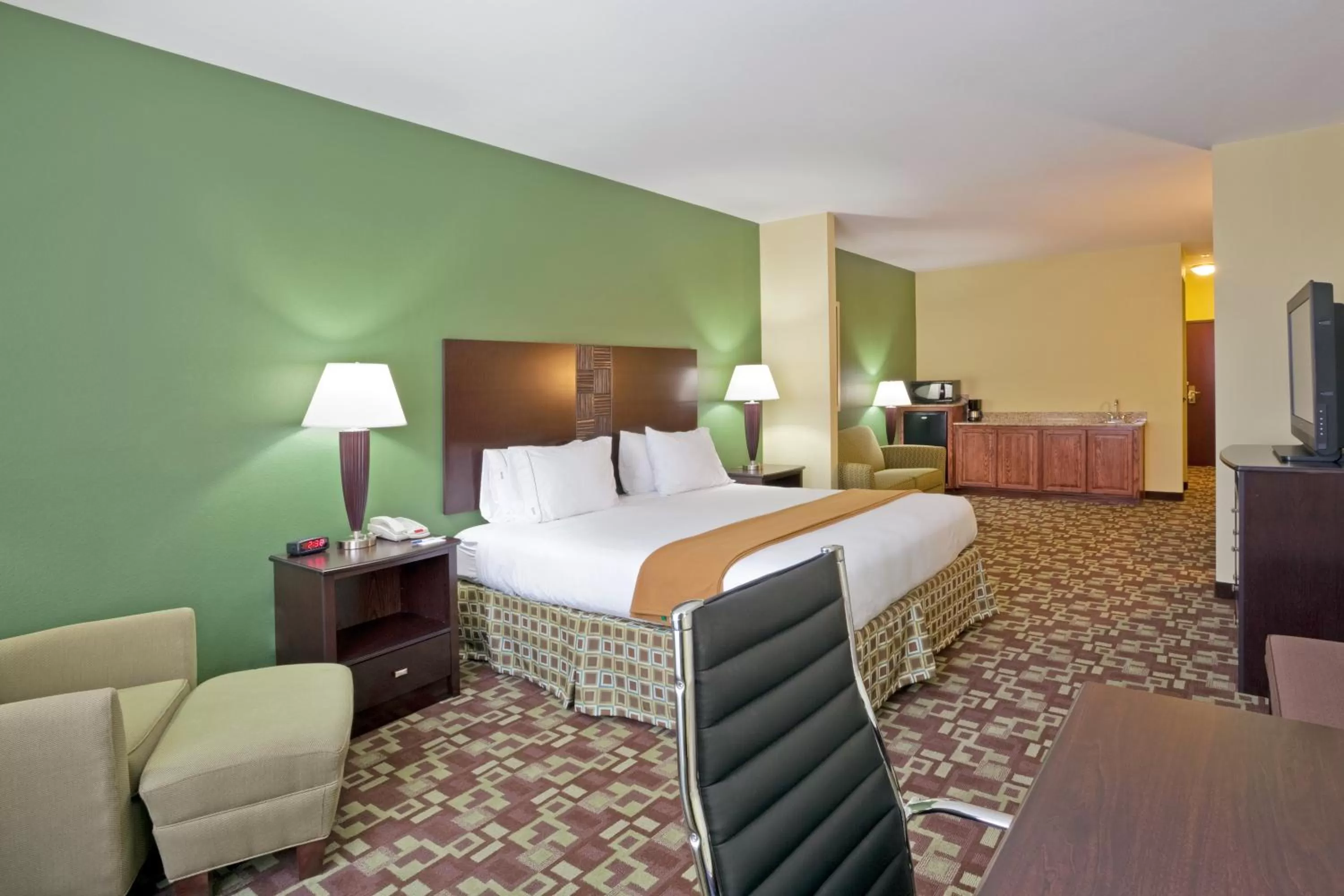Bed in Holiday Inn Express Hotel & Suites Dumas by IHG