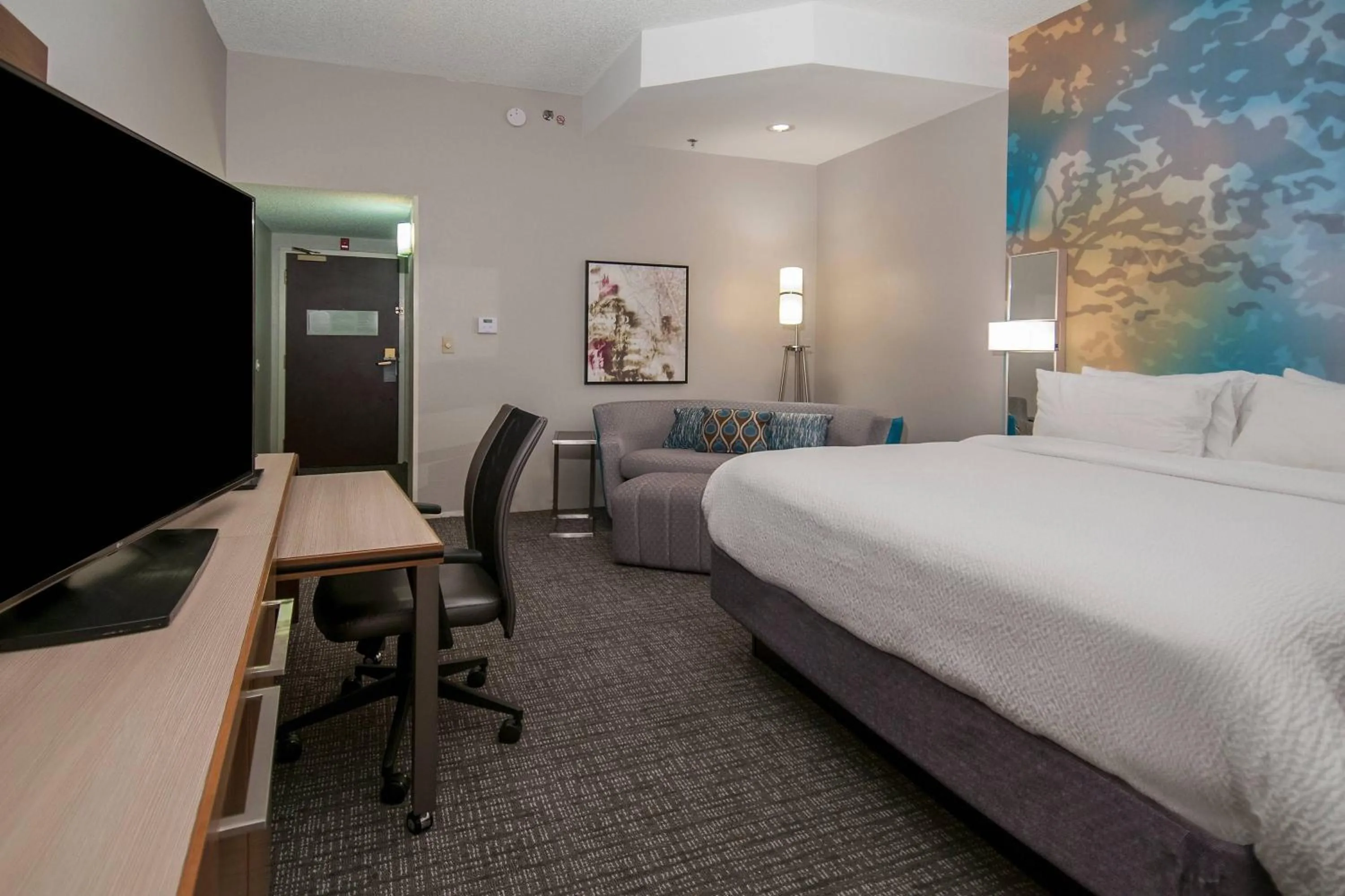 Photo of the whole room, Bed in Courtyard by Marriott Bentonville