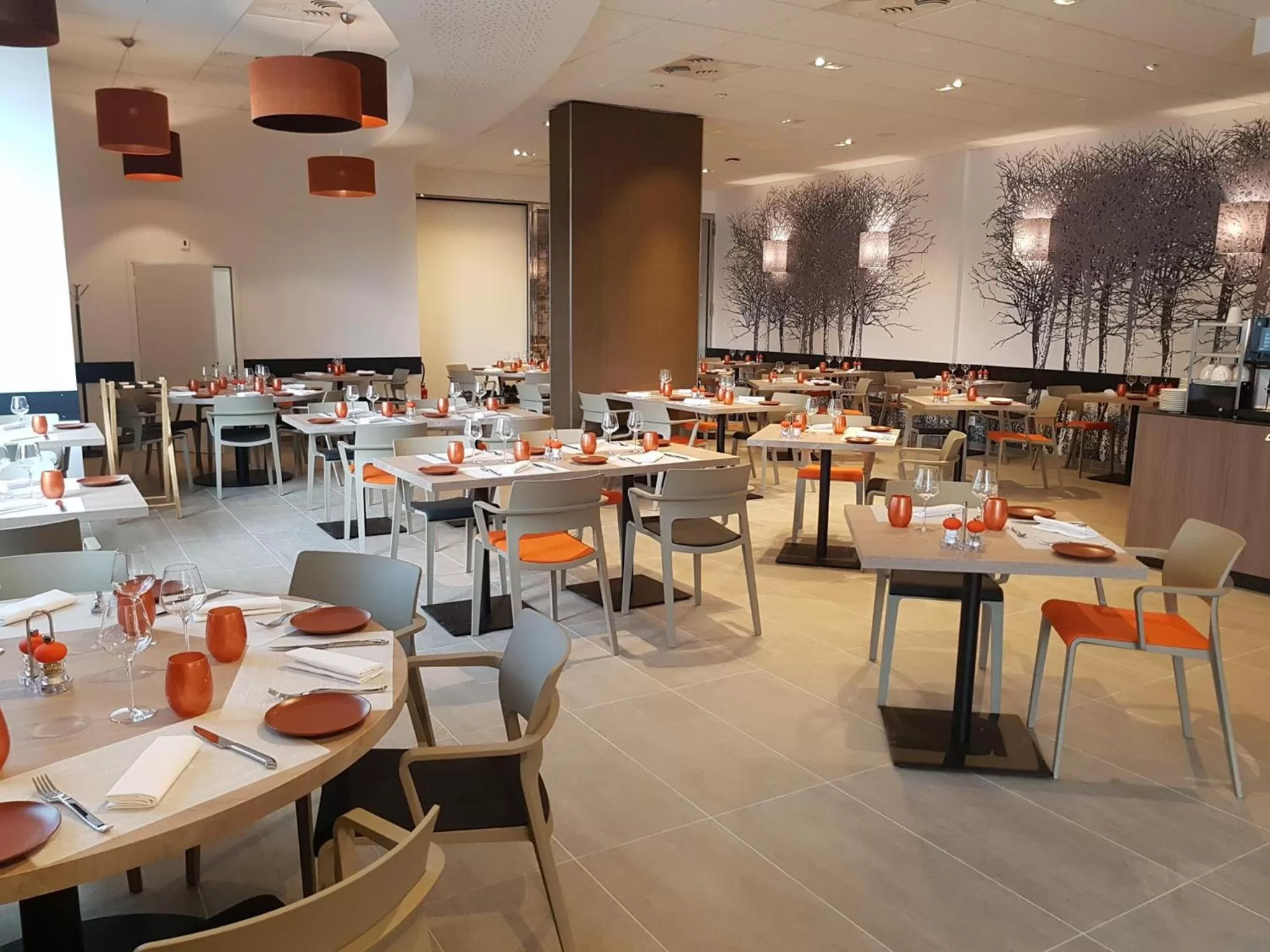 Restaurant/places to eat in Spark by Hilton Lyon Park Saone