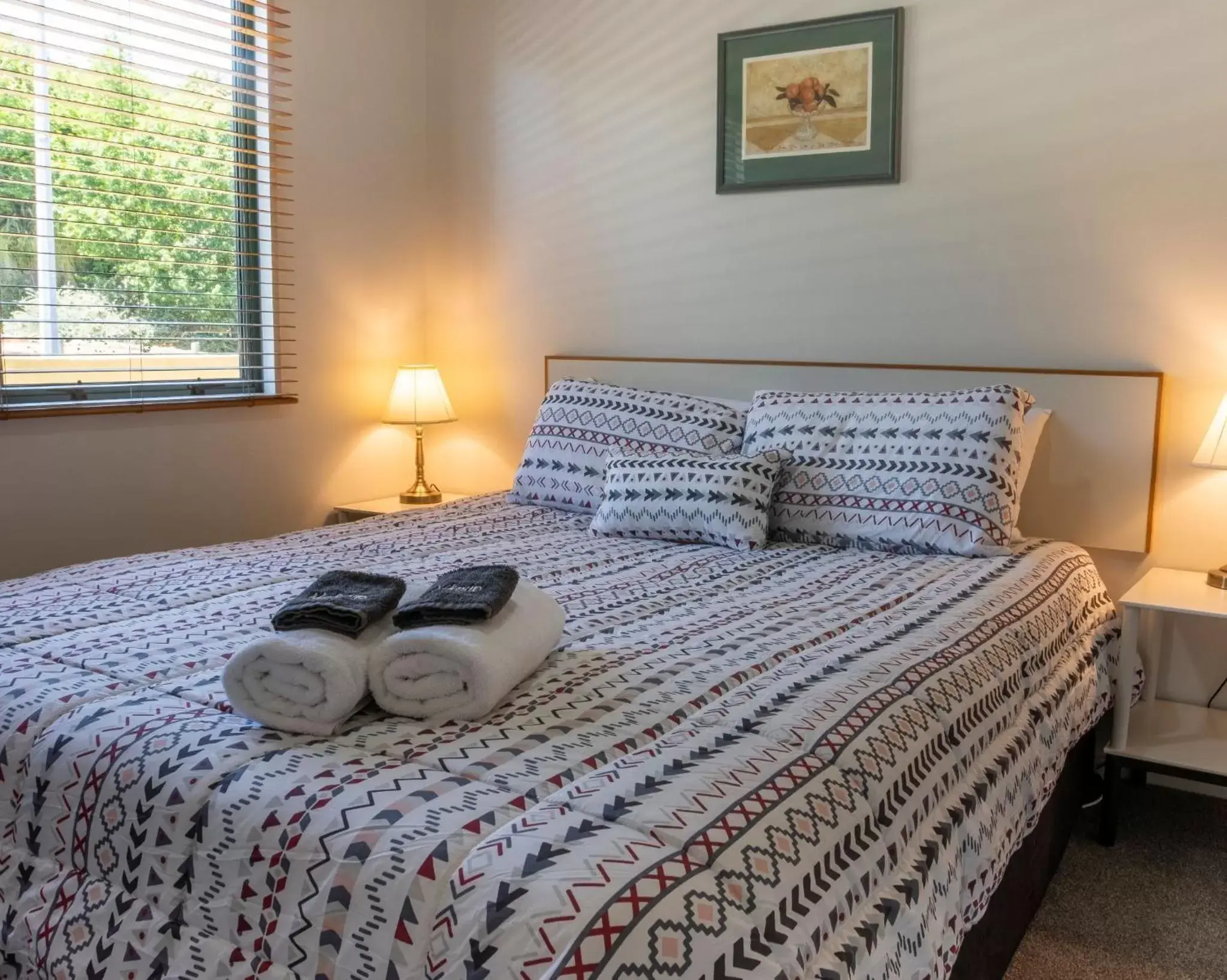 Bedroom, Bed in Tuscany Gardens Motor Lodge