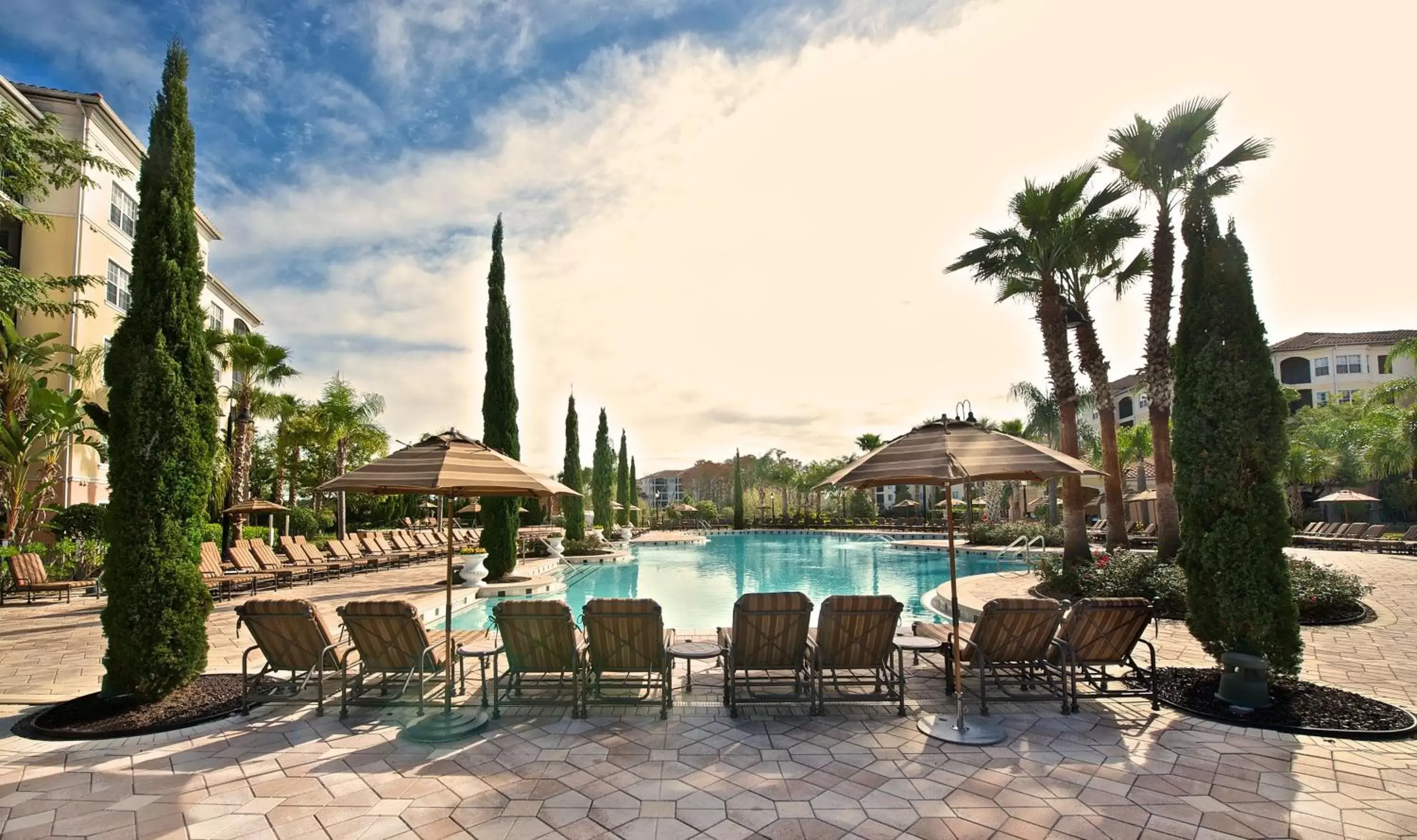 Facade/entrance, Swimming Pool in WorldQuest Orlando Resort