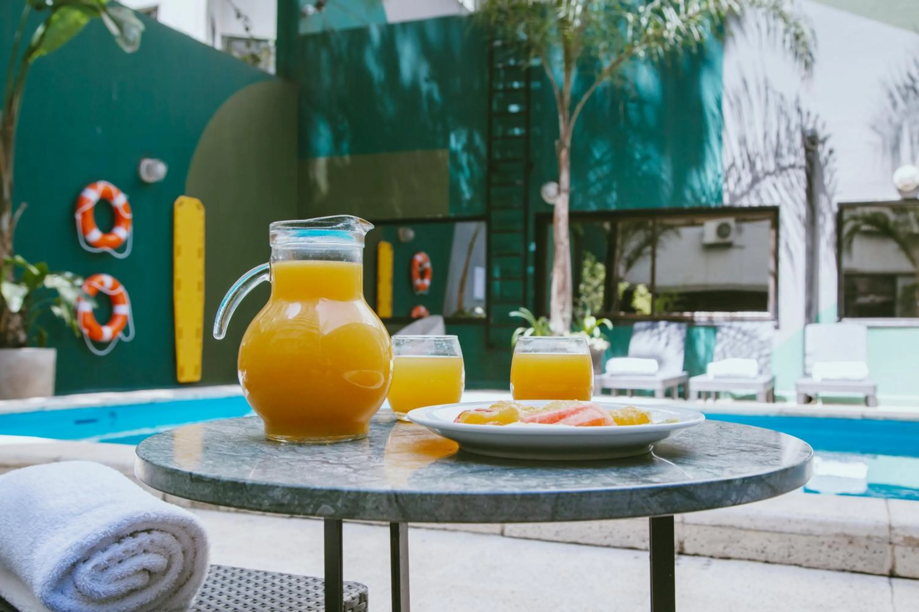 Food and drinks in Deco Collection