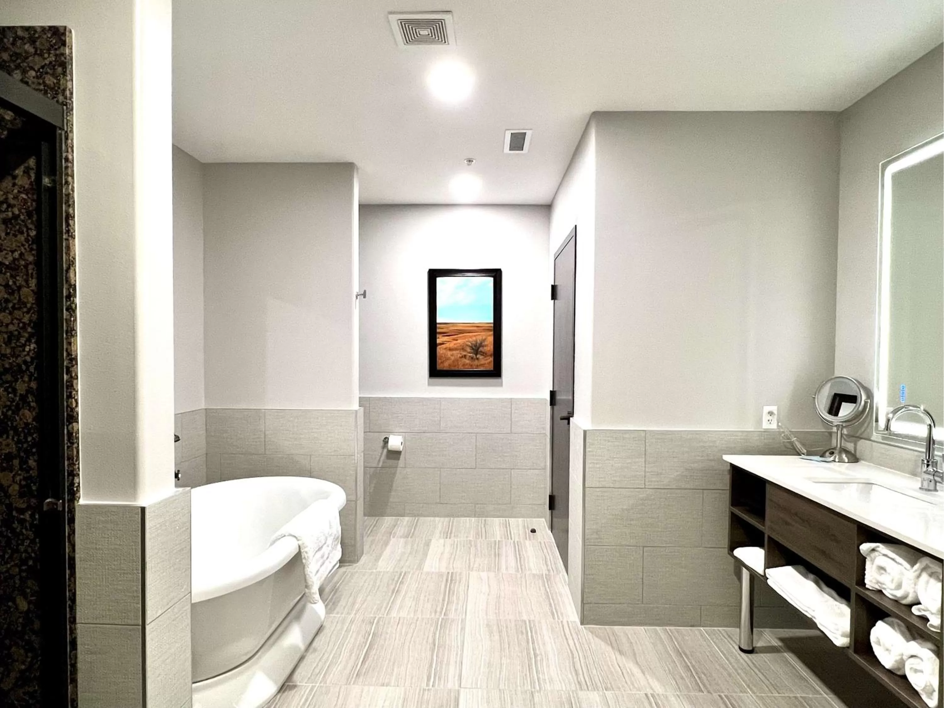 Bathroom in The Oread Lawrence, Tapestry Collection by Hilton