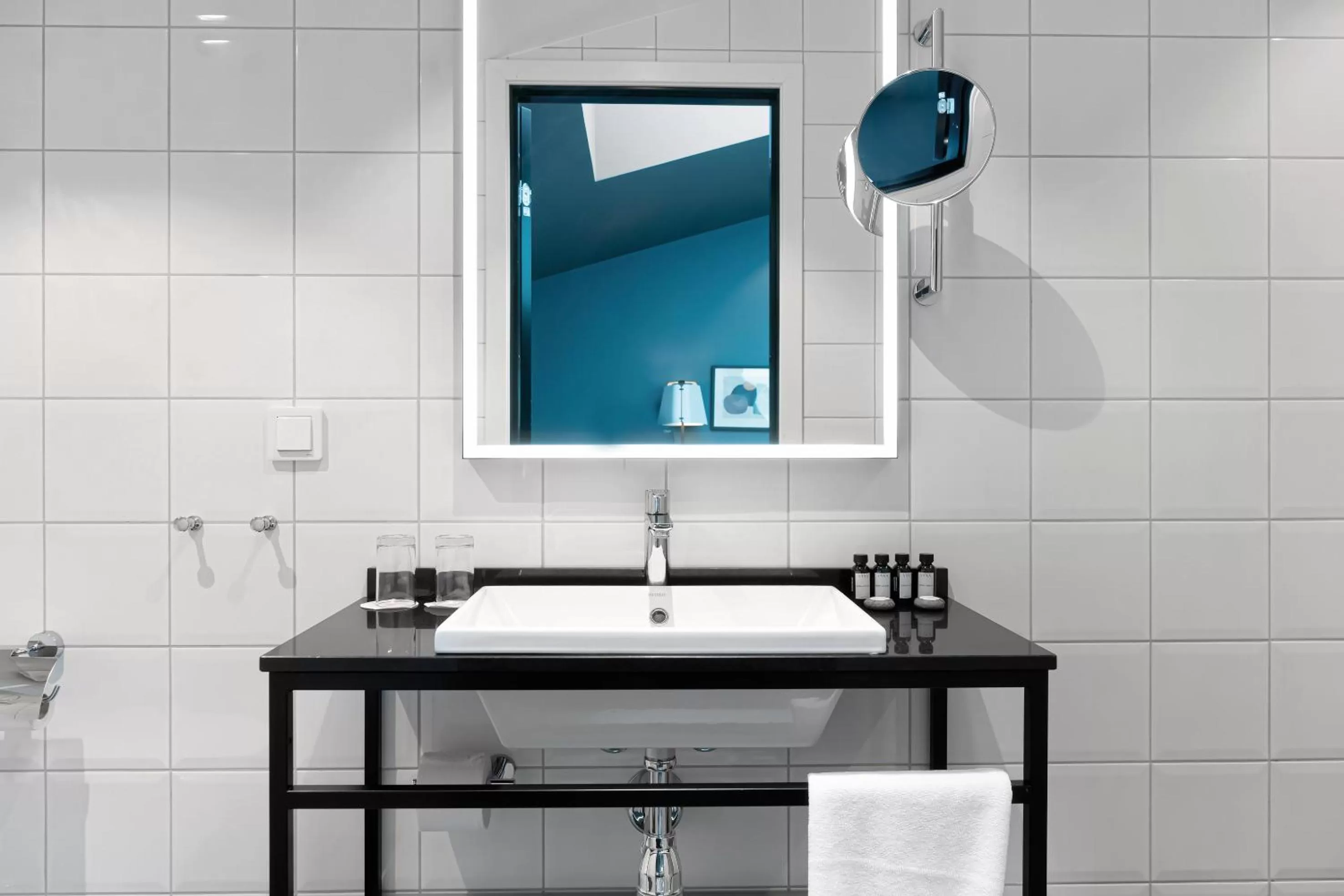 Bathroom in Elite Park Avenue Hotel