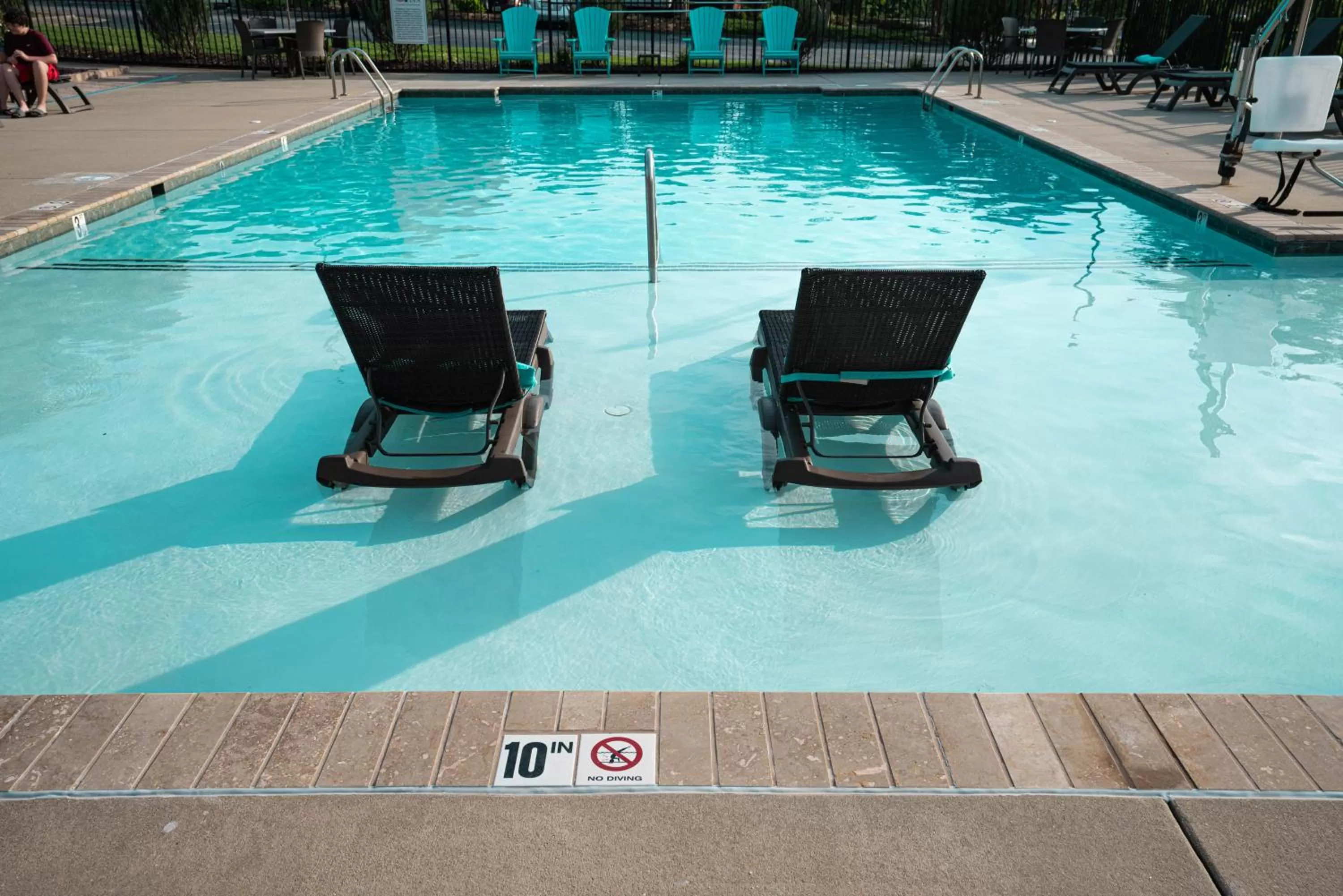 Swimming pool in Patriots Inn