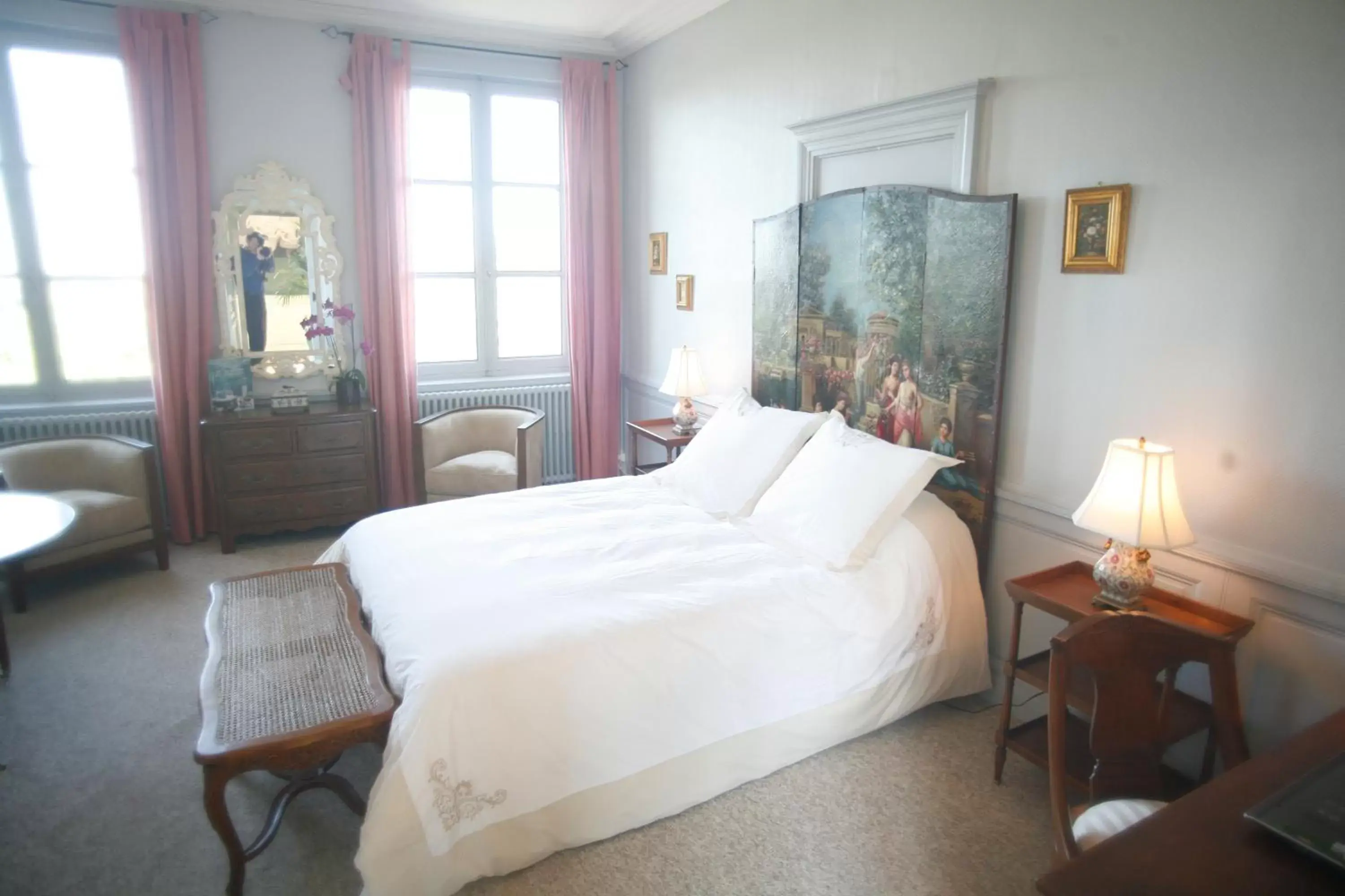 Photo of the whole room, Bed in Chambres d'hotes Autour de la Rose