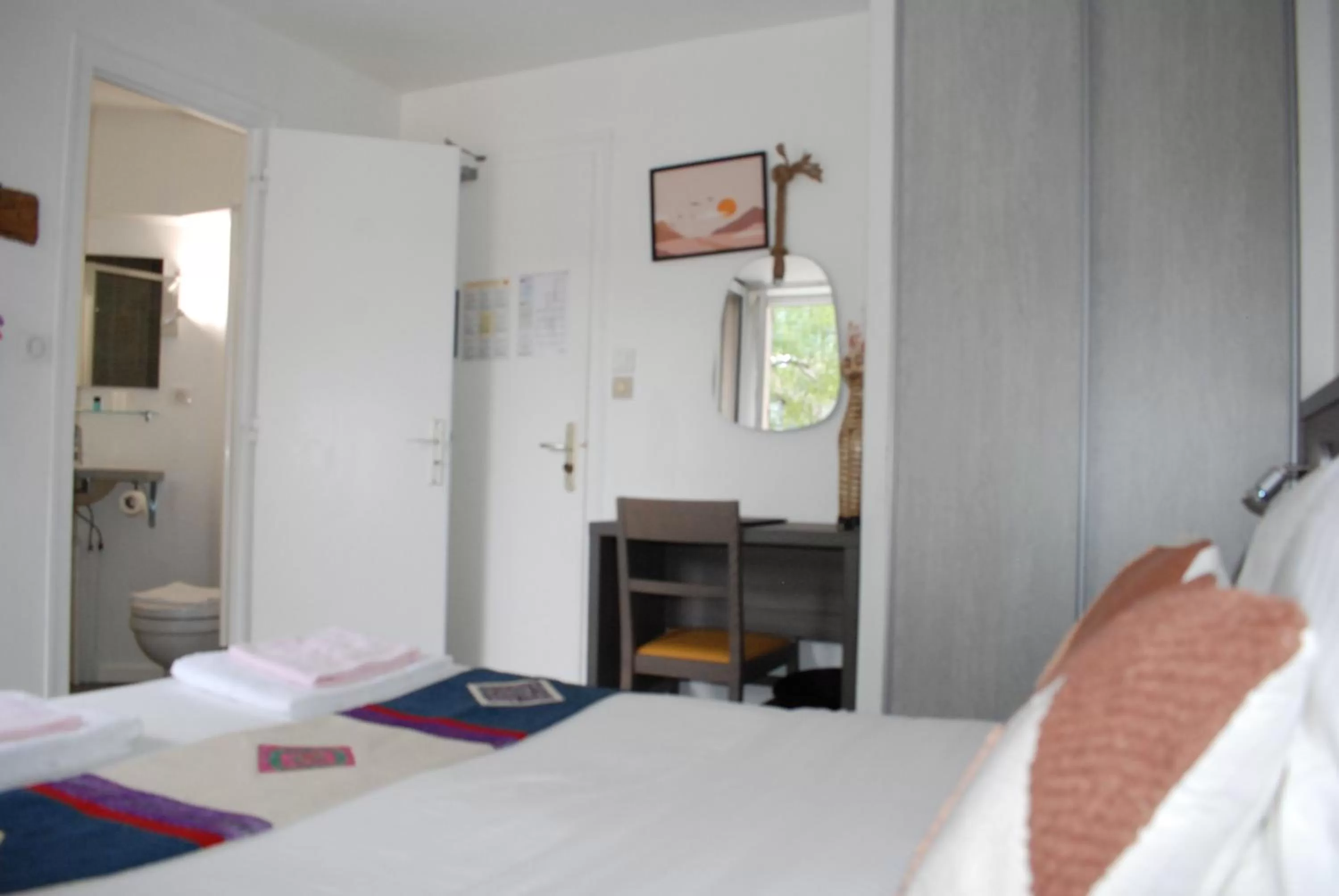 Bedroom, Bed in Logis Hôtel Vuillot