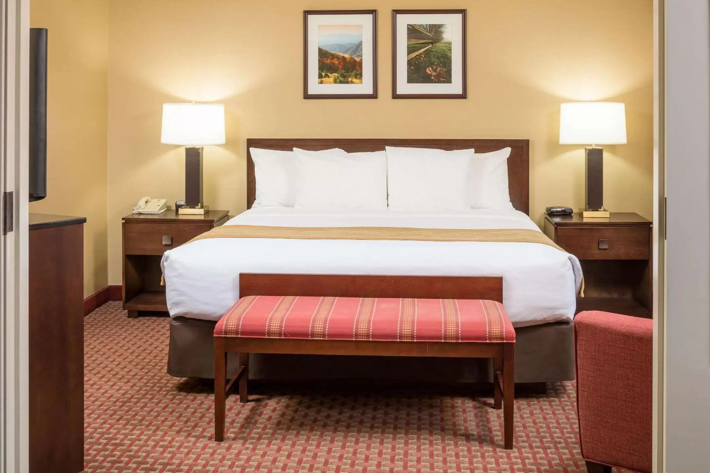 Bed in Comfort Inn & Suites Near Burke Mountain