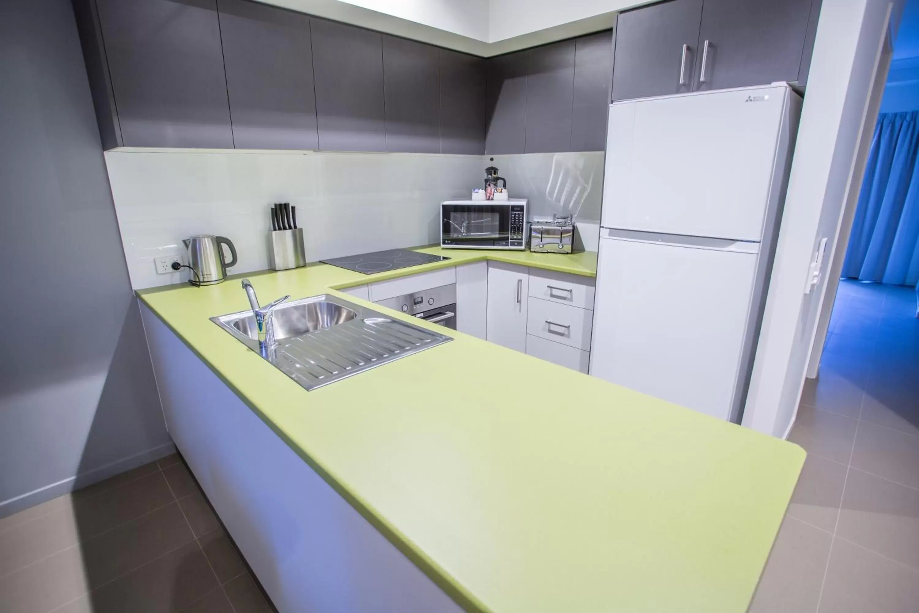 Kitchen or kitchenette, Kitchen/Kitchenette in Spinifex Motel and Serviced Apartments