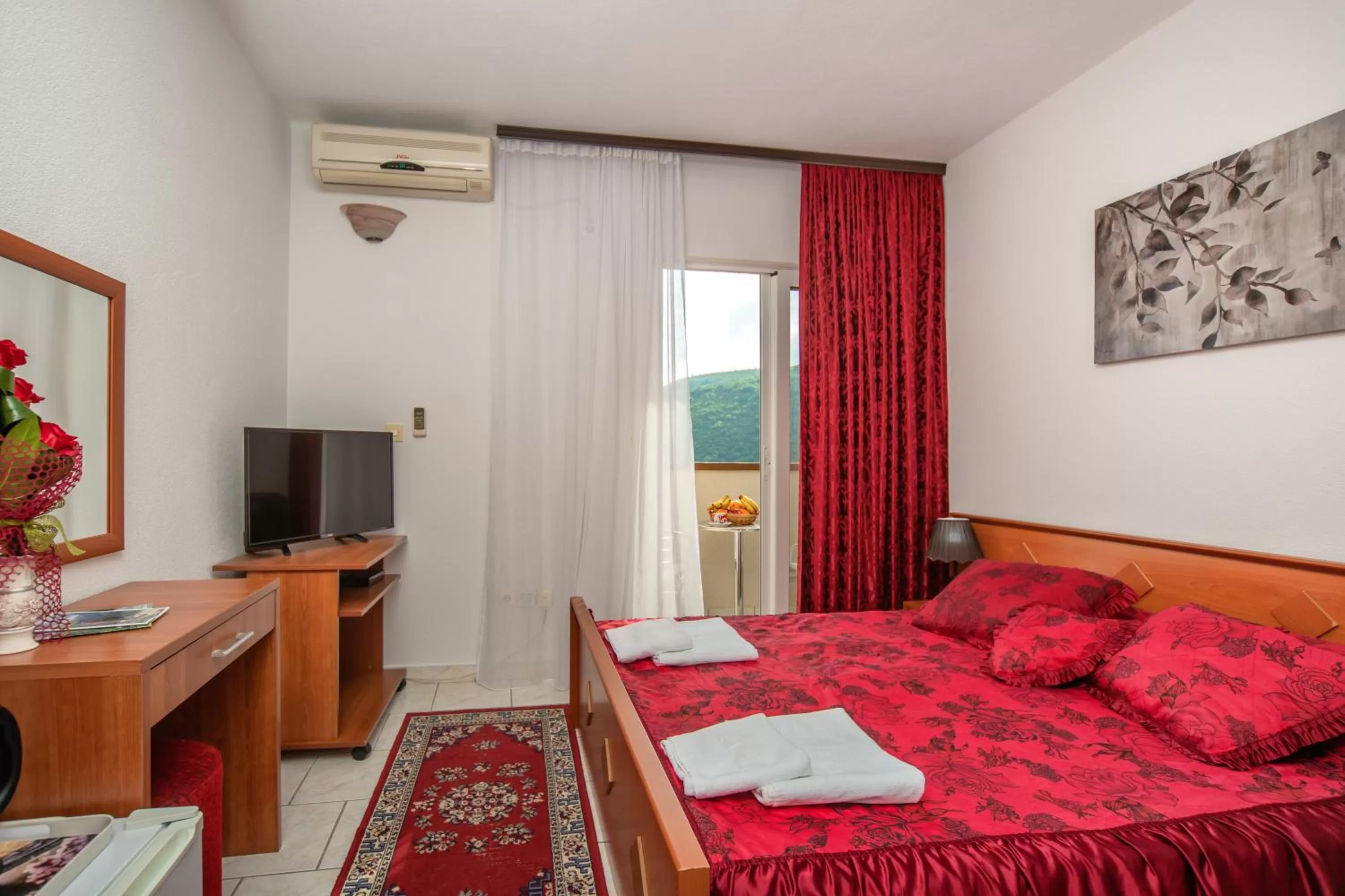 Photo of the whole room, Bed in " Villa Kruna Lux "