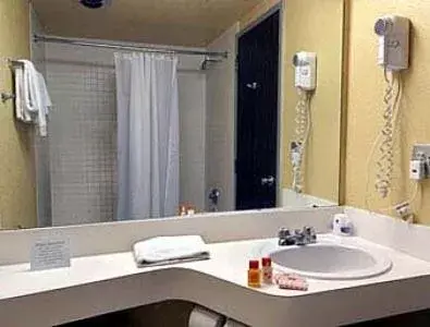 Bathroom in Howard Johnson by Wyndham Winter Haven FL