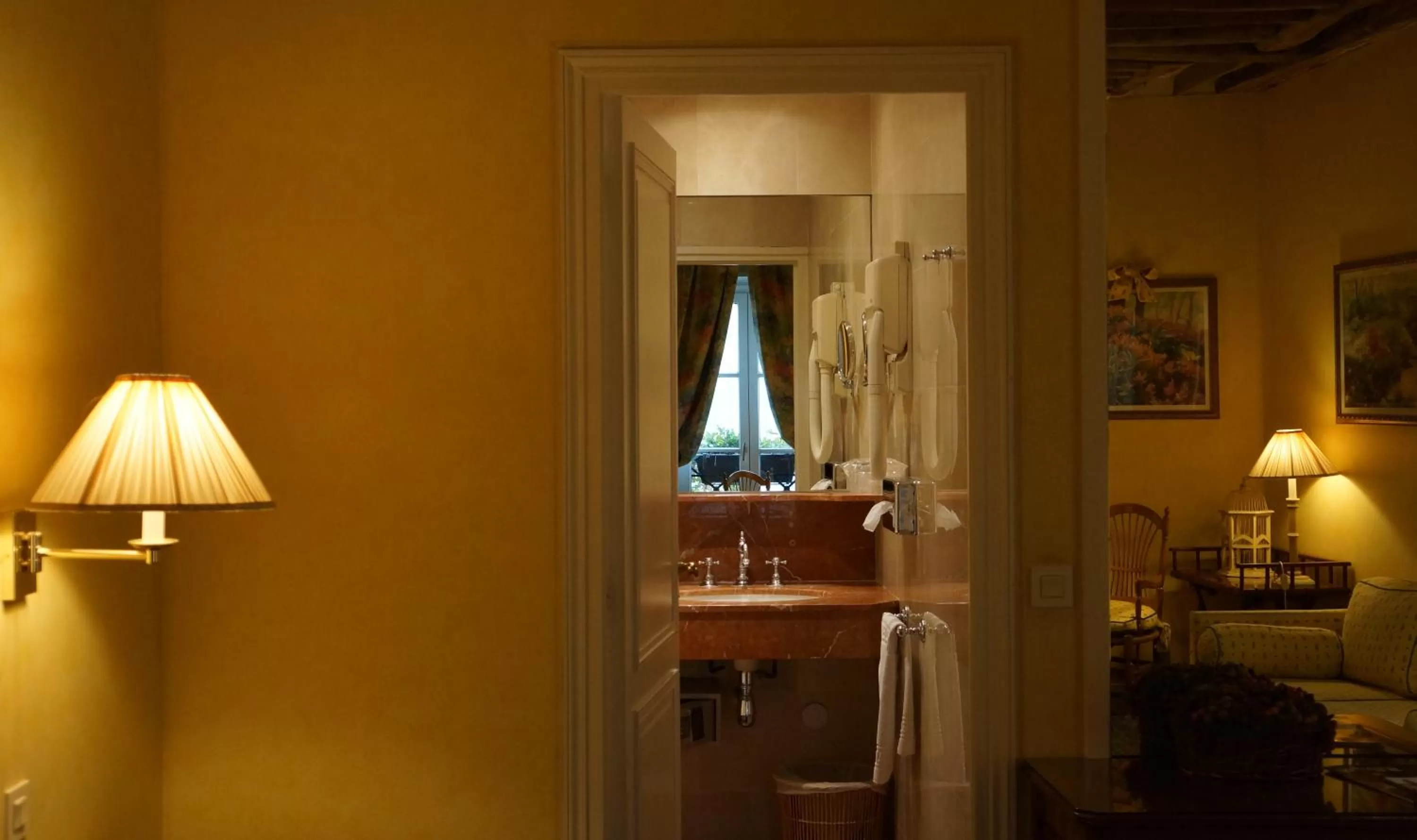 Bathroom in Le Relais Médicis