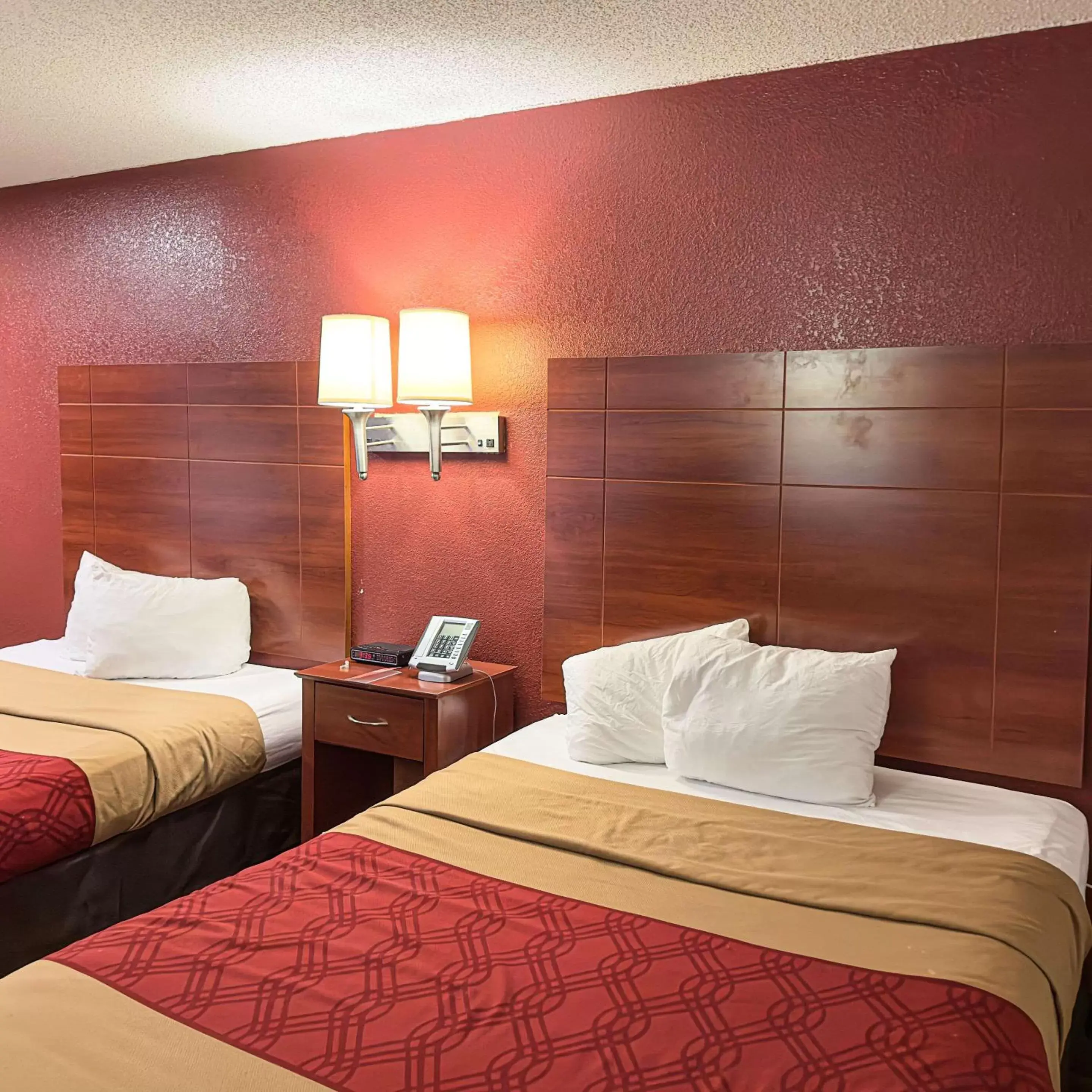 Bedroom, Bed in Econo Lodge Tucumcari Route 66 - I-40