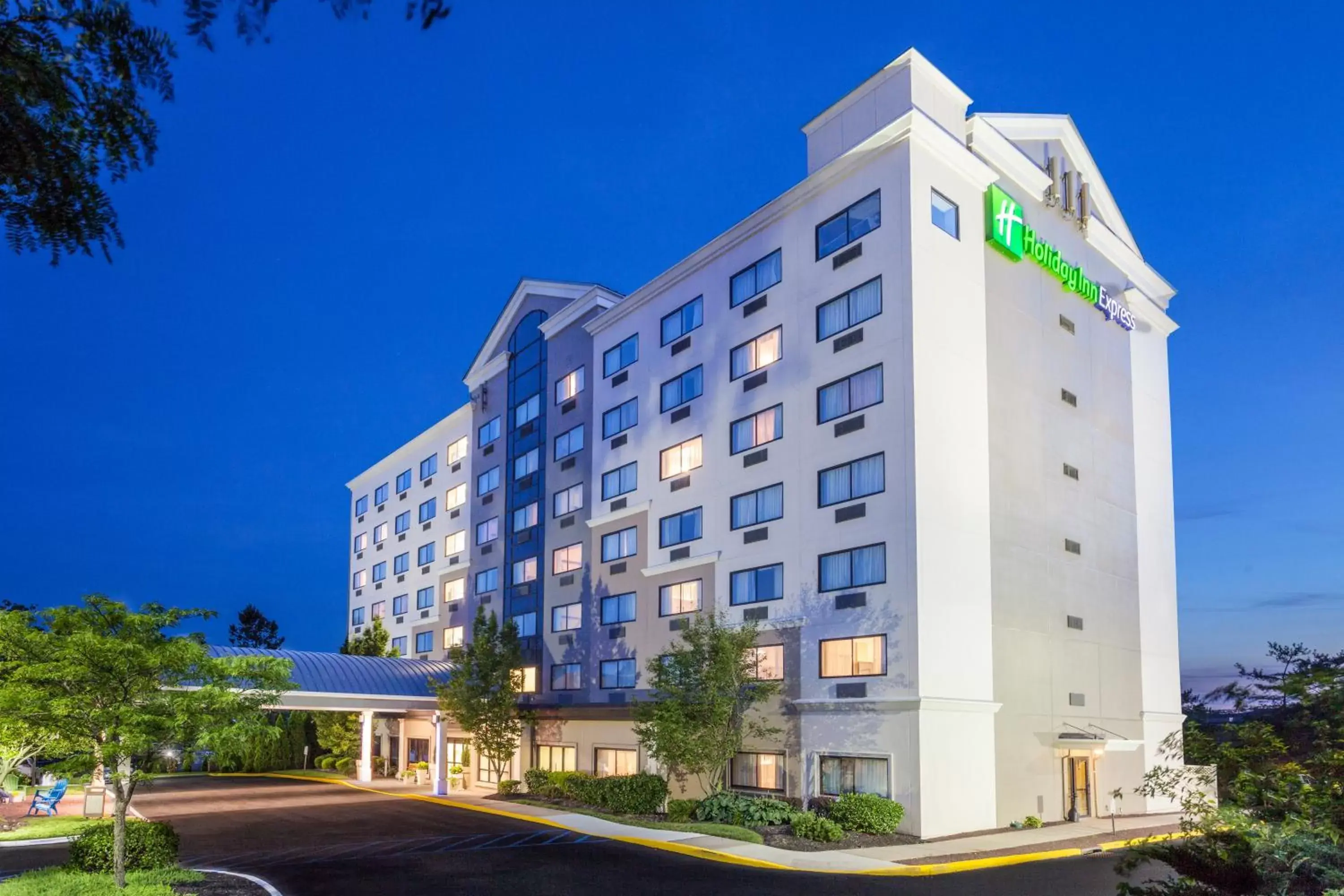 Property Building in Holiday Inn Express Hauppauge-Long Island, an IHG Hotel