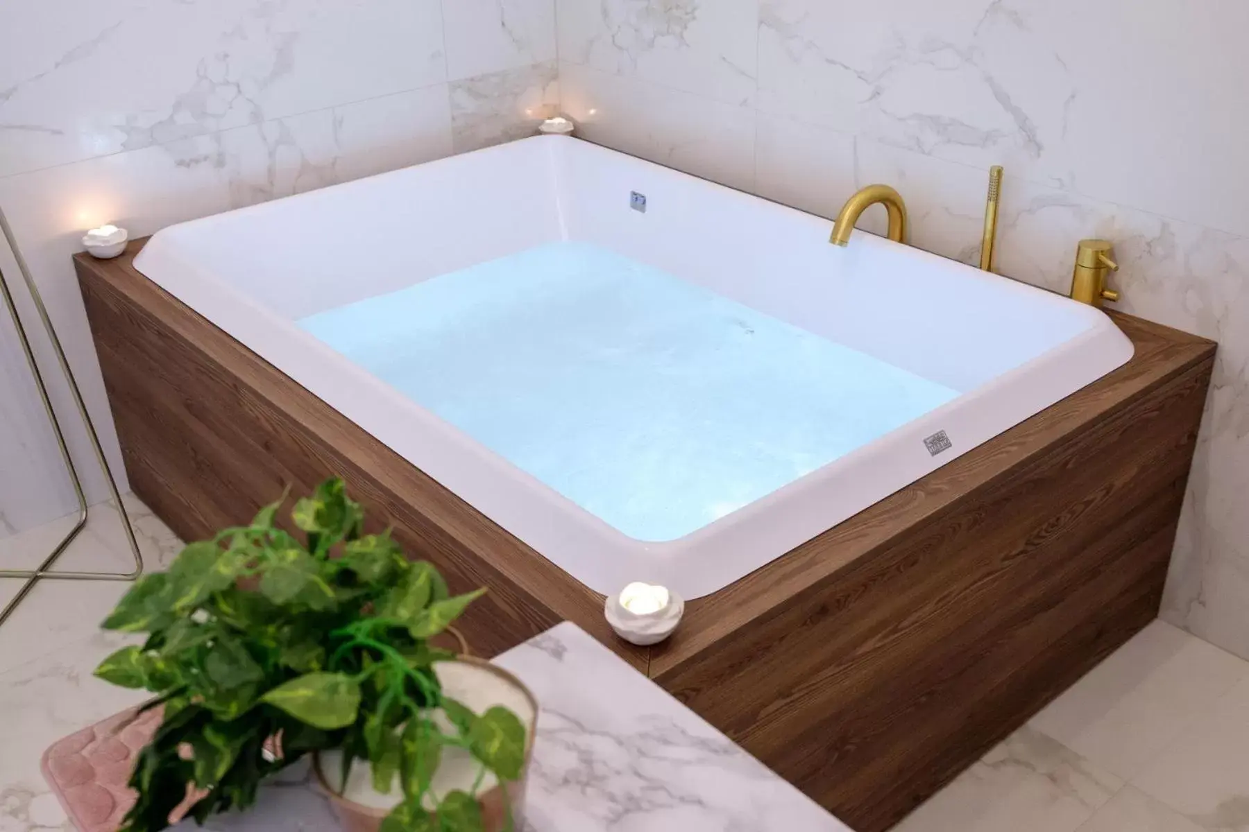 Hot Tub in La Bella Ostuni Suites