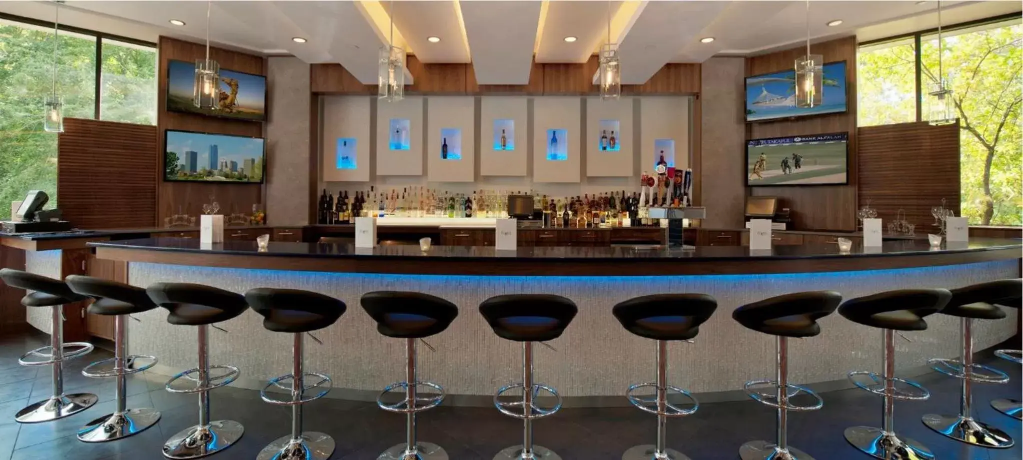 Lounge or bar, Lounge/Bar in Crowne Plaza Princeton, an IHG Hotel