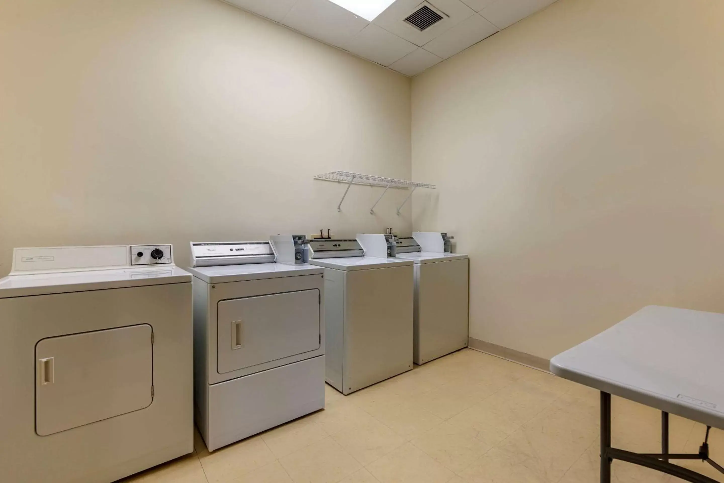 laundry, Kitchen/Kitchenette in Clarion Suites at The Alliant Energy Center