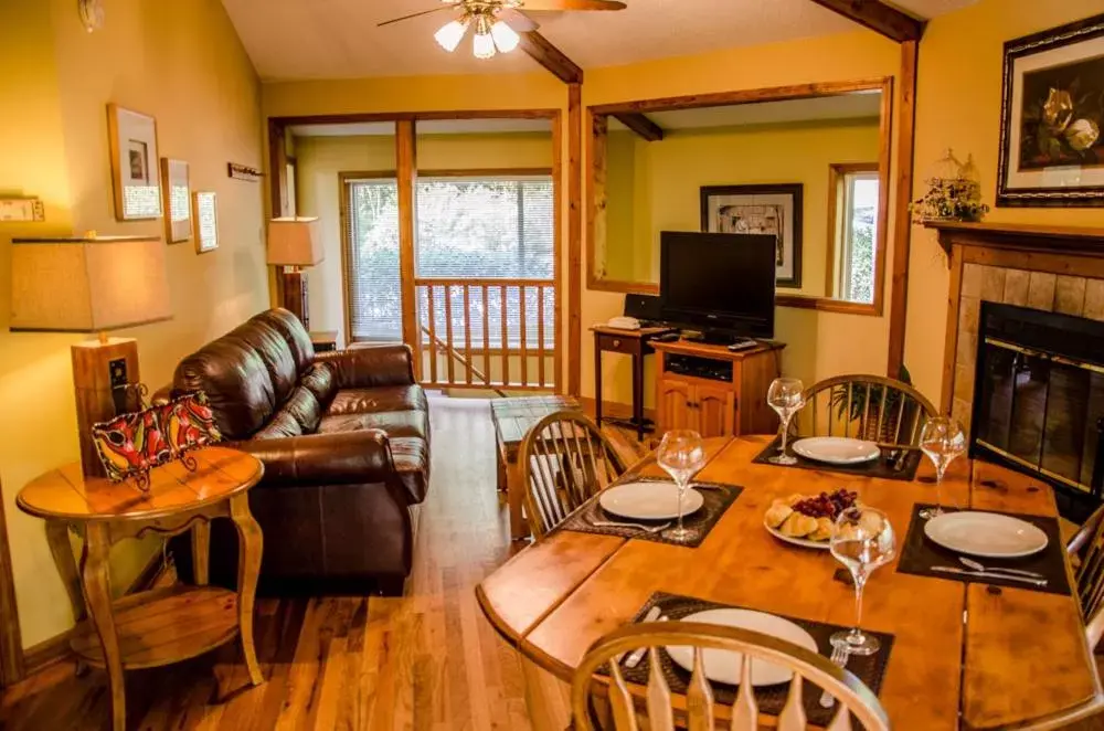 Living room, Dining Area in Asheville Cabins of Willow Winds