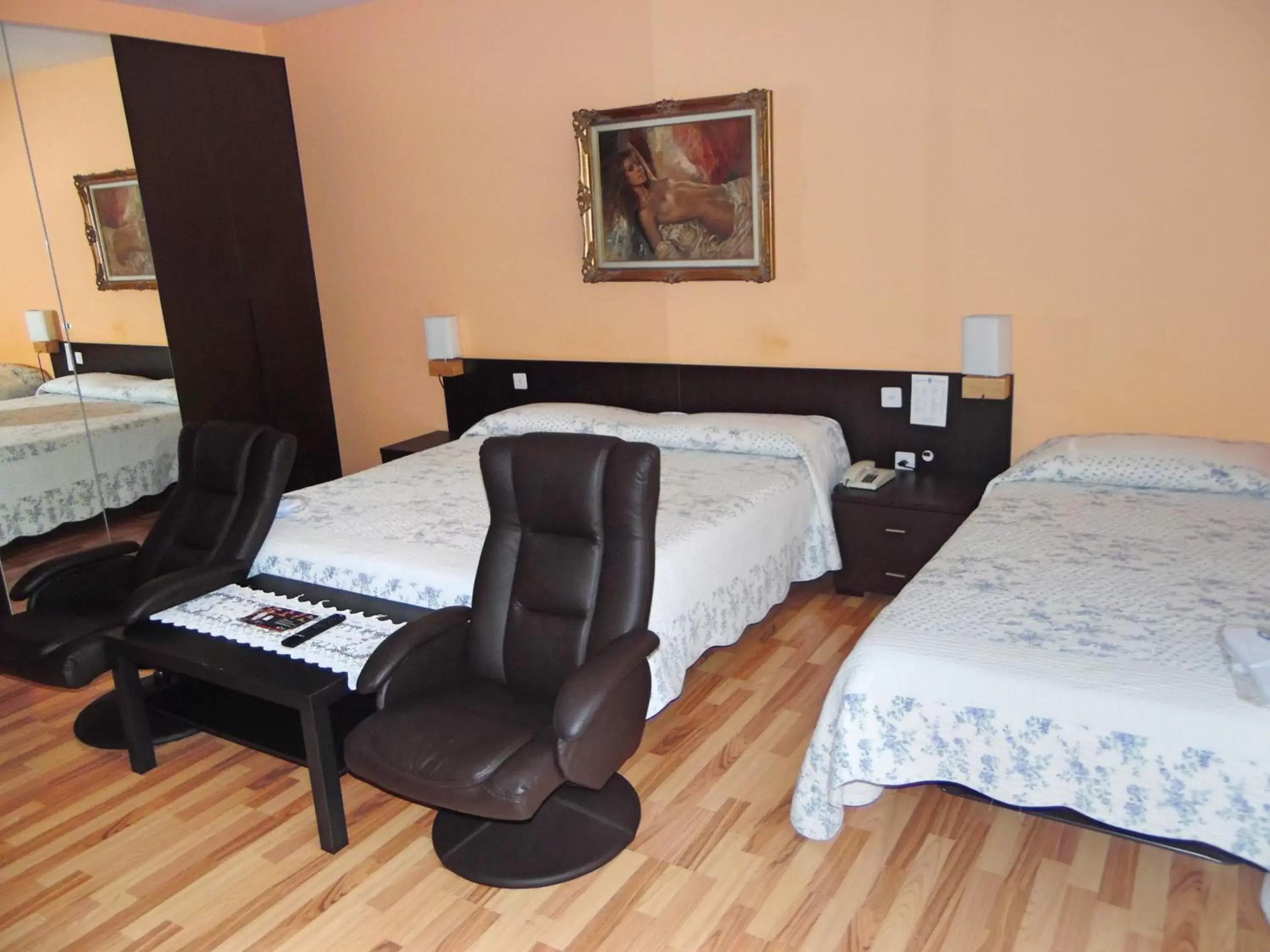 Photo of the whole room, Bed in Hotel Nassa Garni