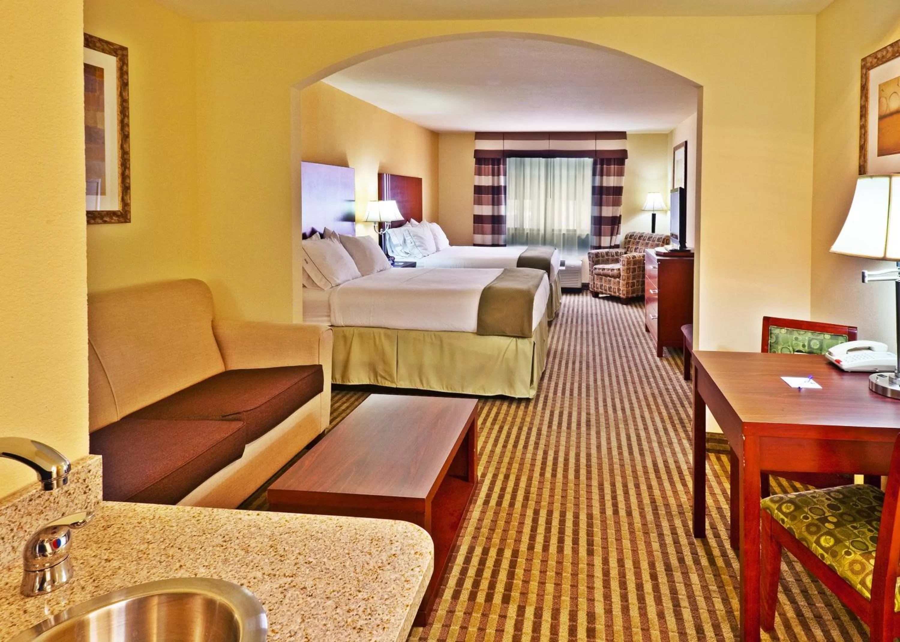 Photo of the whole room, Bed in Holiday Inn Express Ponca City by IHG