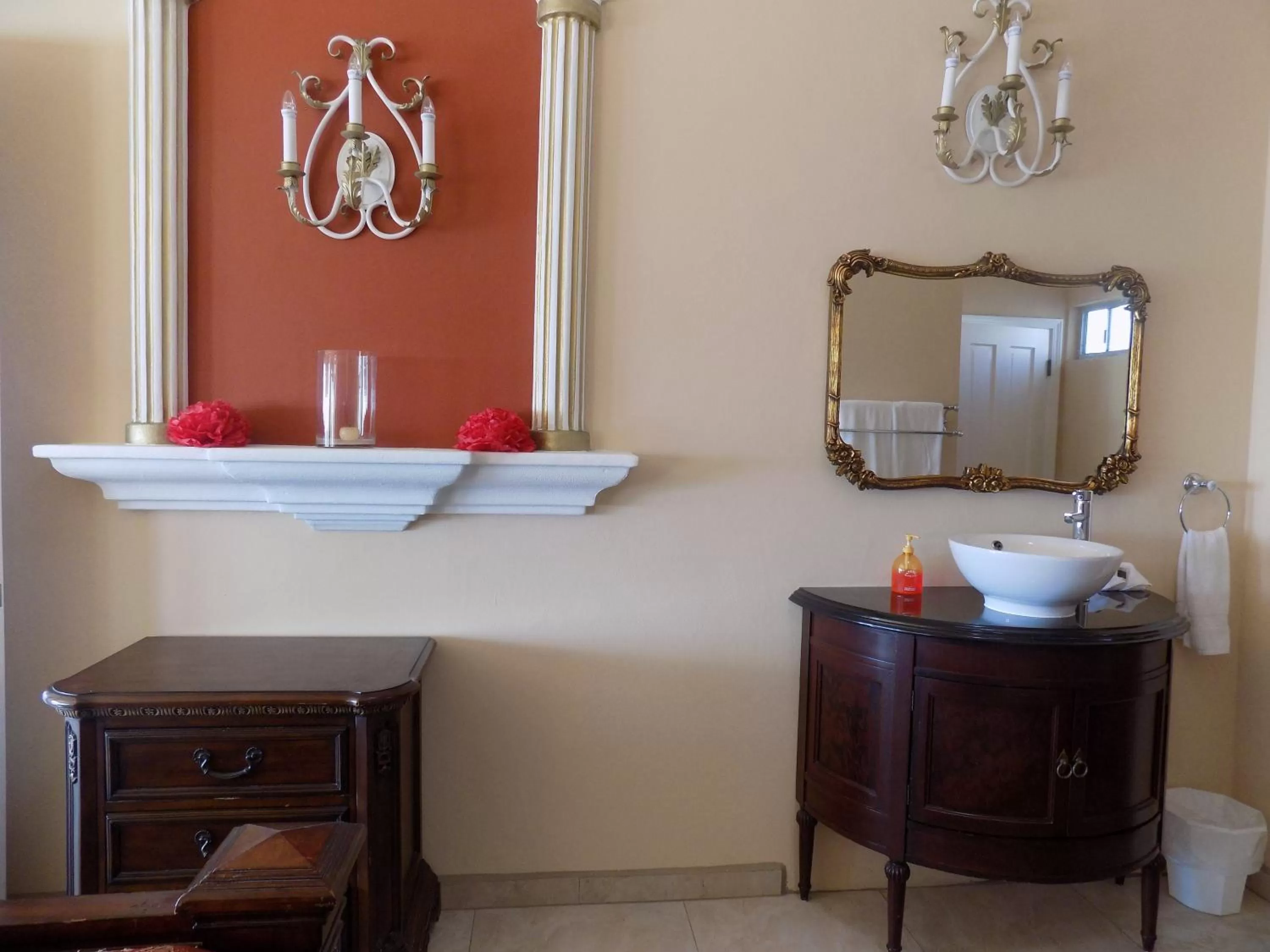 Photo of the whole room in Poco Cielo Hotel