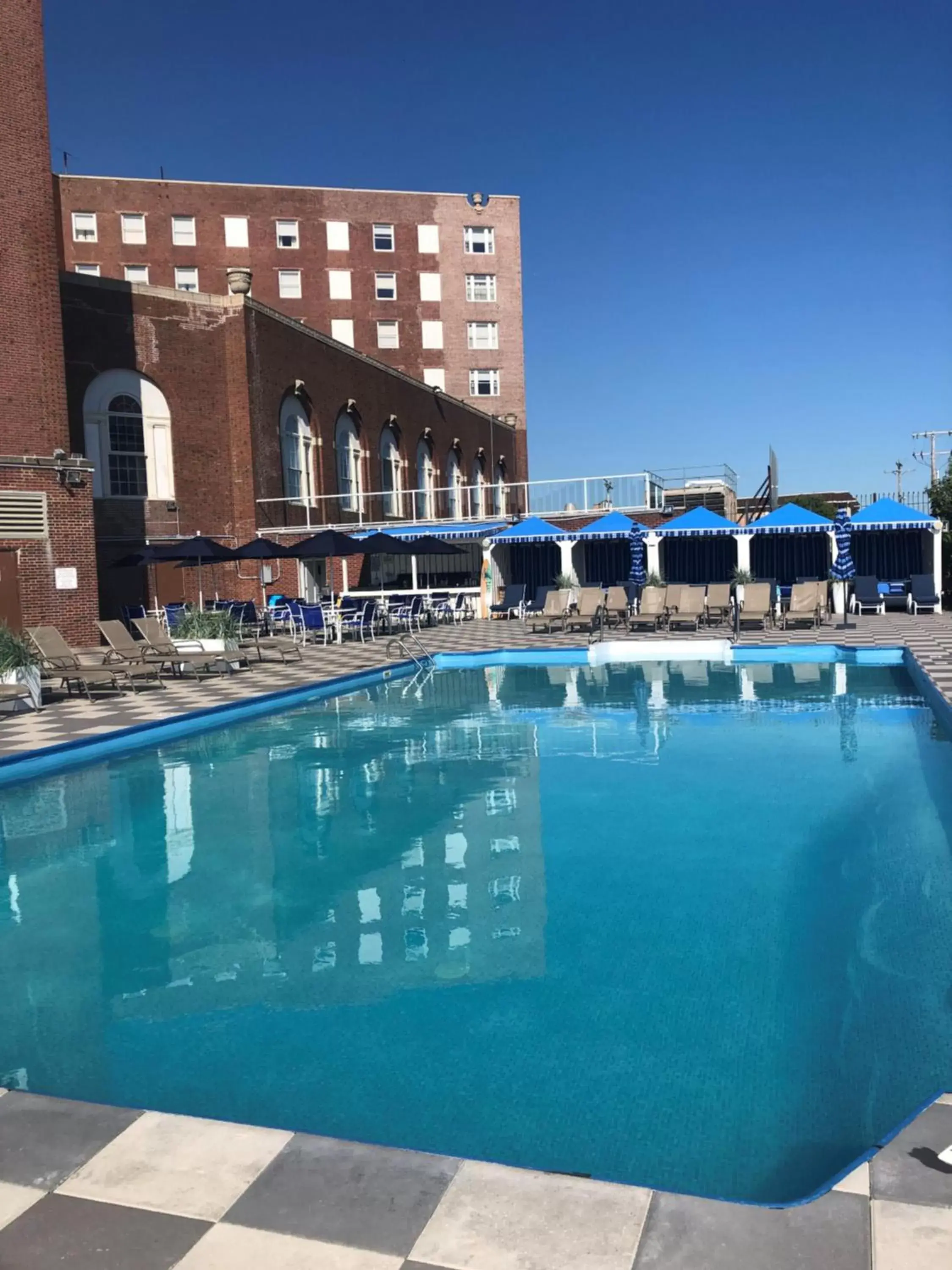 Property Building in Berkeley Oceanfront Hotel