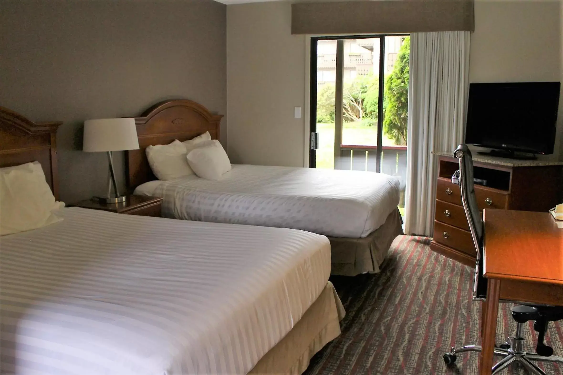 Photo of the whole room, Bed in Ramada by Wyndham Campbell River