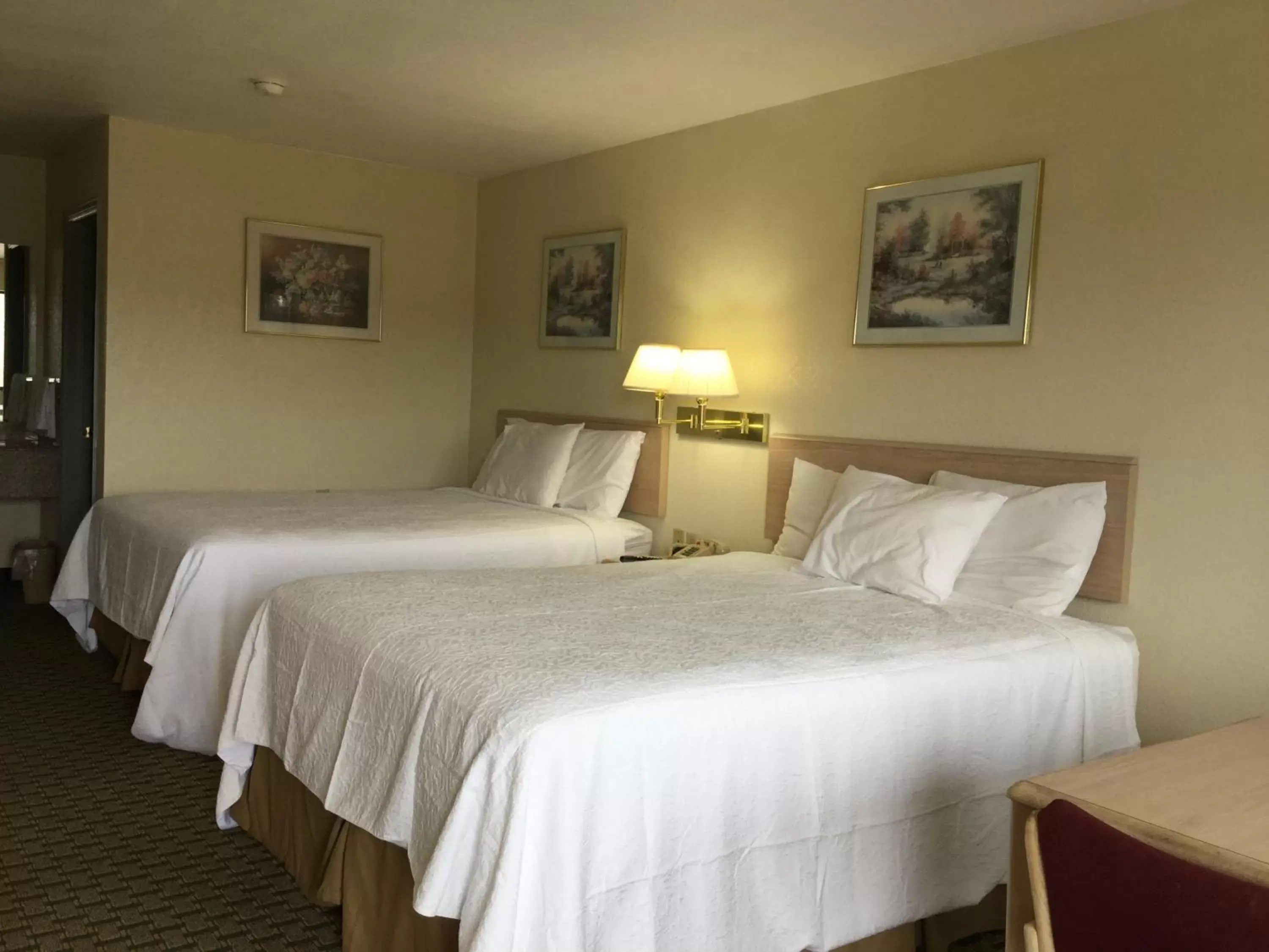 Property building, Room Photo in Americas Best Value Inn Cabot