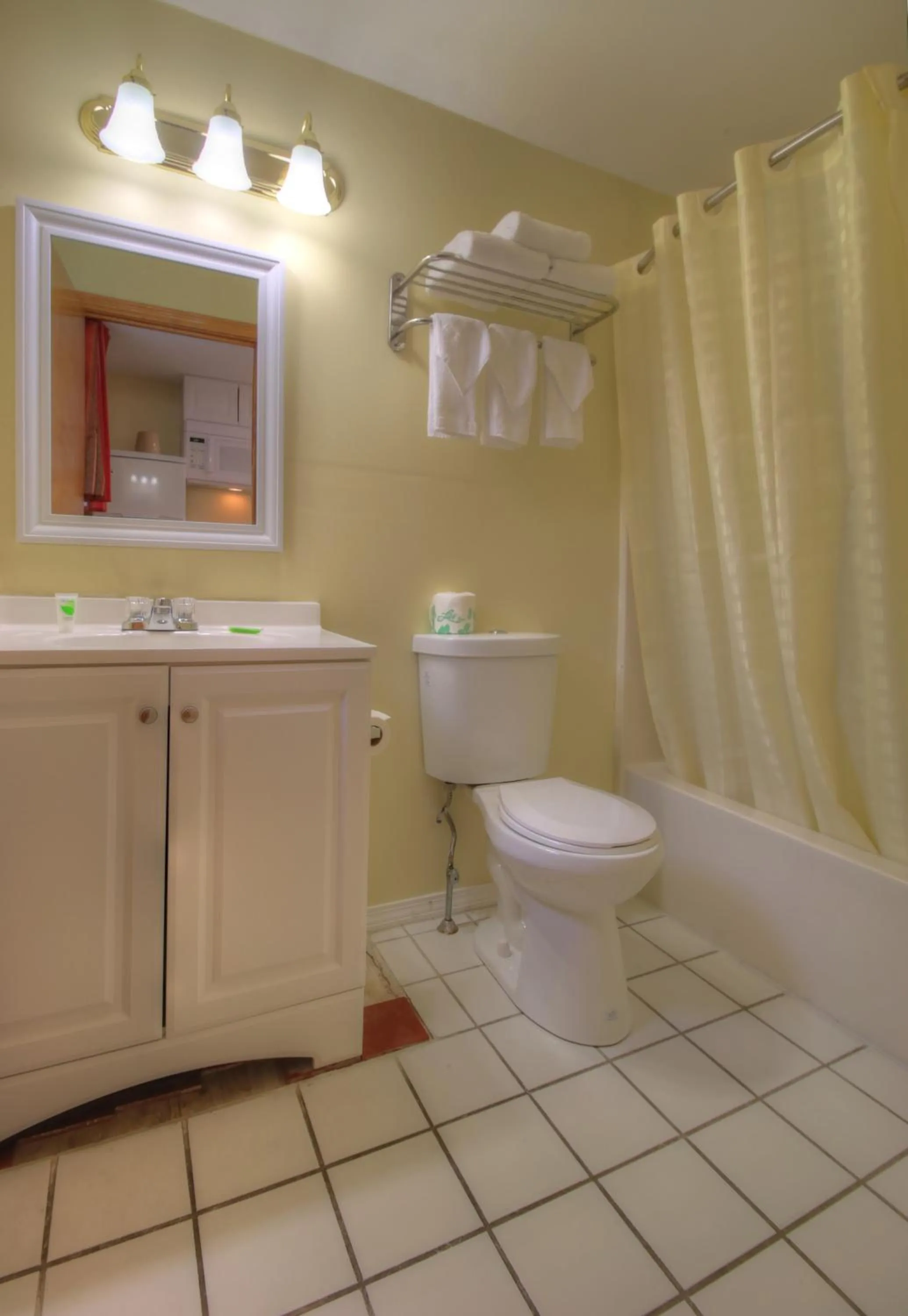 Queen Room Efficiency in Ogunquit Tides