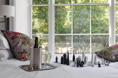 Garden, Bed in The Goodenough Hotel London