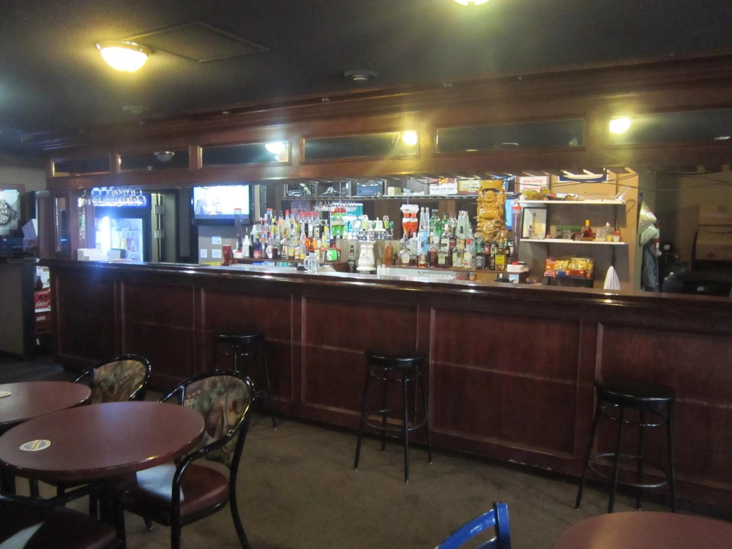 Lounge or bar in Battlefords Inn