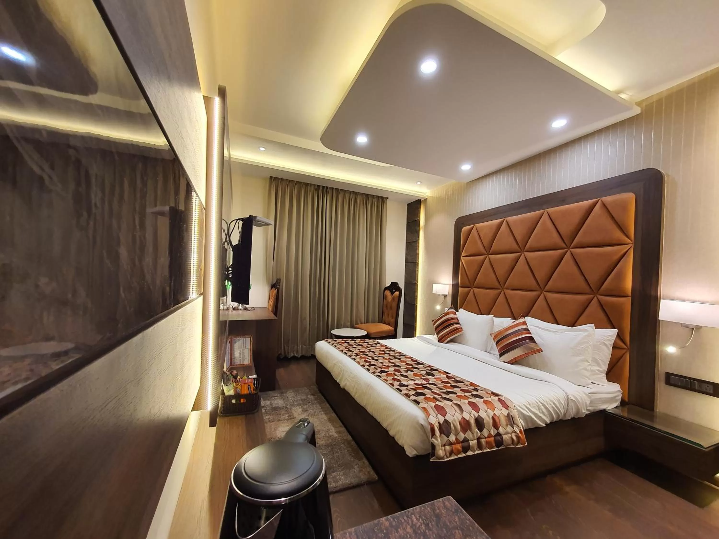 Bed in Hotel Makhan Residency